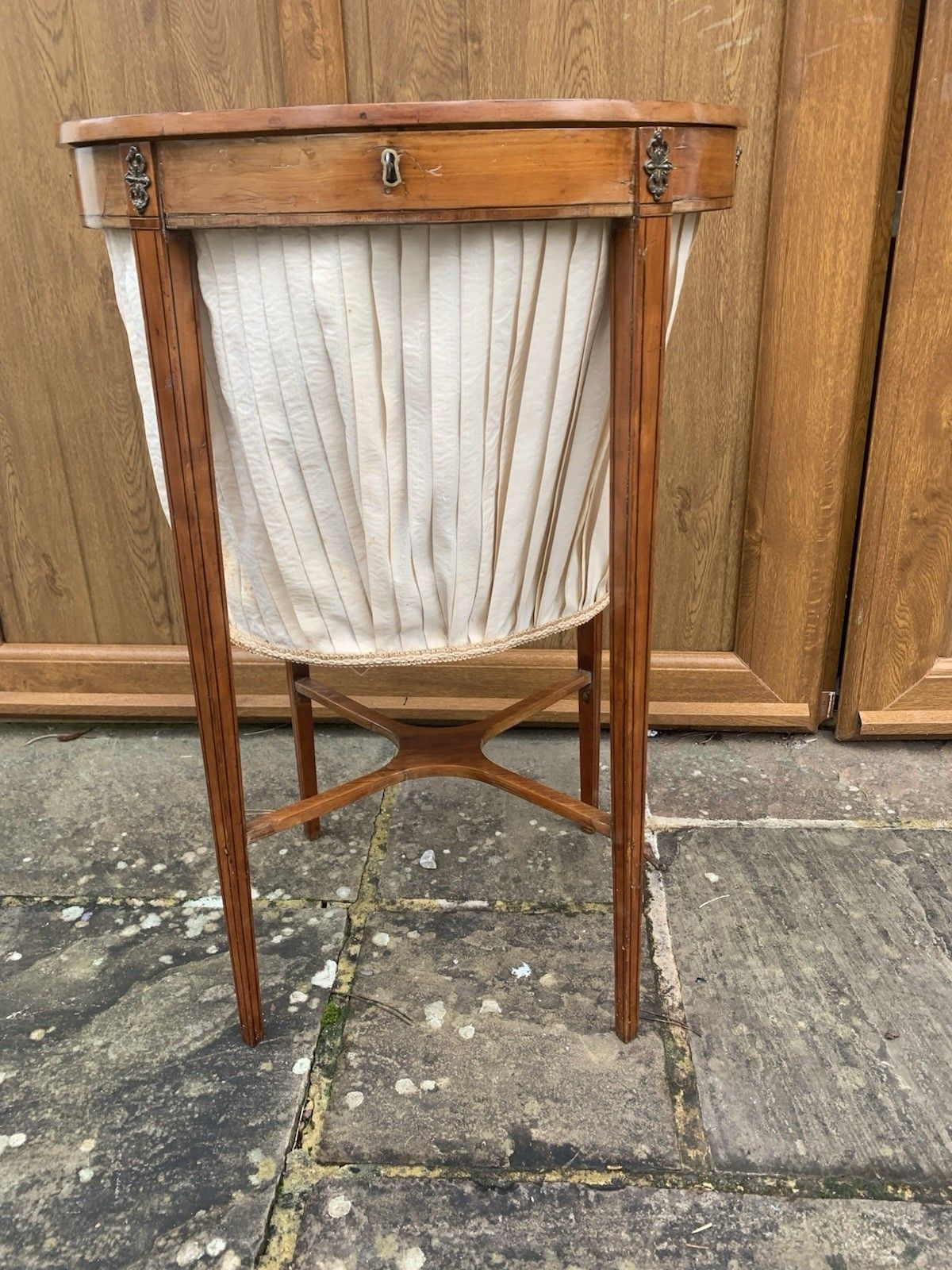 An 18th Century Satinwood And Cross Banded Ladies Sewing Table. photo vinterior