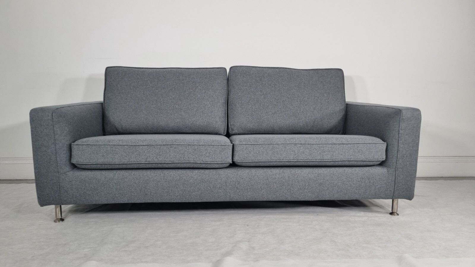 Furniture Minotti Sofa In Luxuriously Soft Mid Grey Wool Immaculate Condition photo