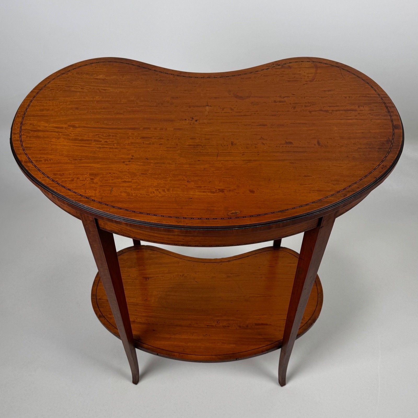 photo furniture Antique 19th Century Kidney Shaped Side Table In Satinwood