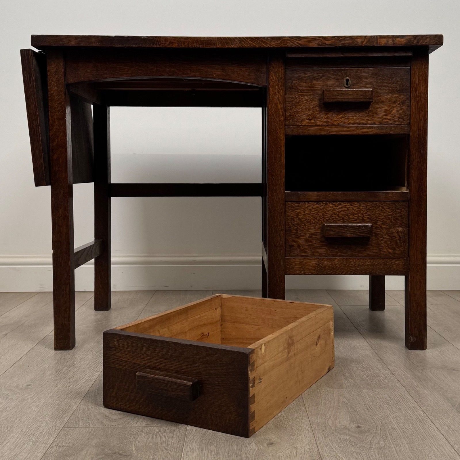 photo vinterior Antique 20th Century Good Quality Desk In Oak
