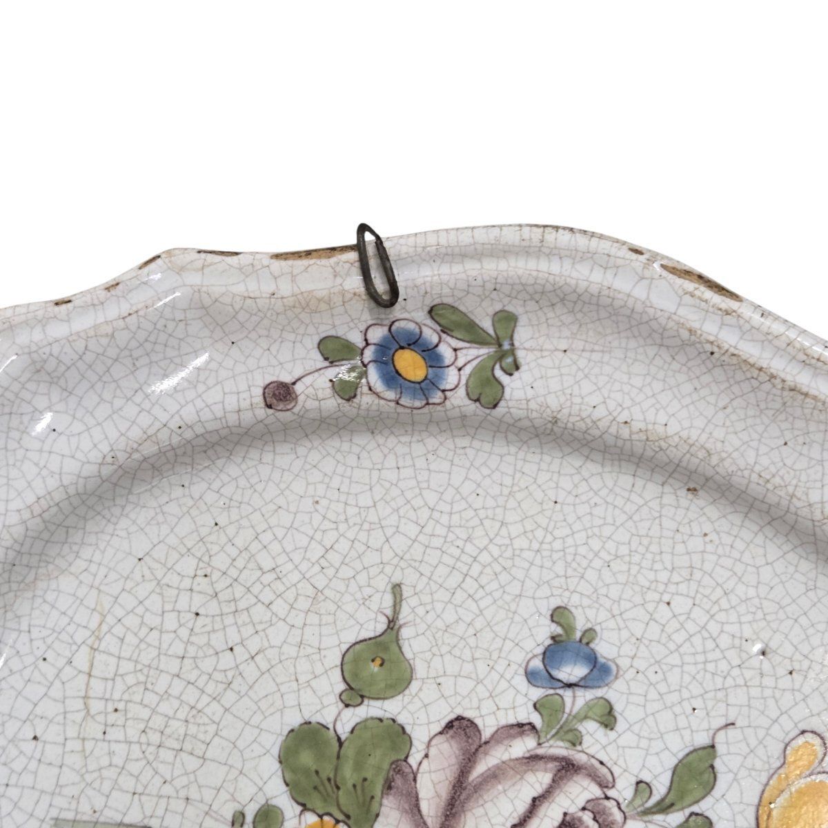 Plat ovale d'époque en faïence. Fin du XVIIIe siècle - Sud-Ouest de la France (Bergerac ?) photo furniture