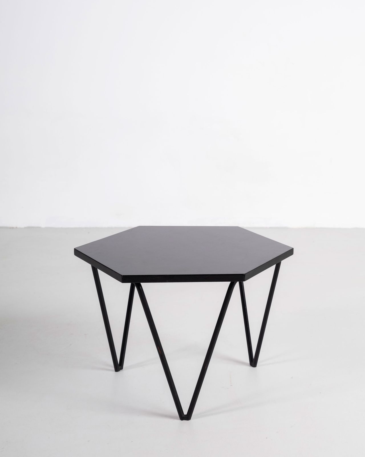 Gio Ponti Set Of Eight Hexagonal Coffee Tables In Wood And Metal I.S.A. 1950s photo Furniture