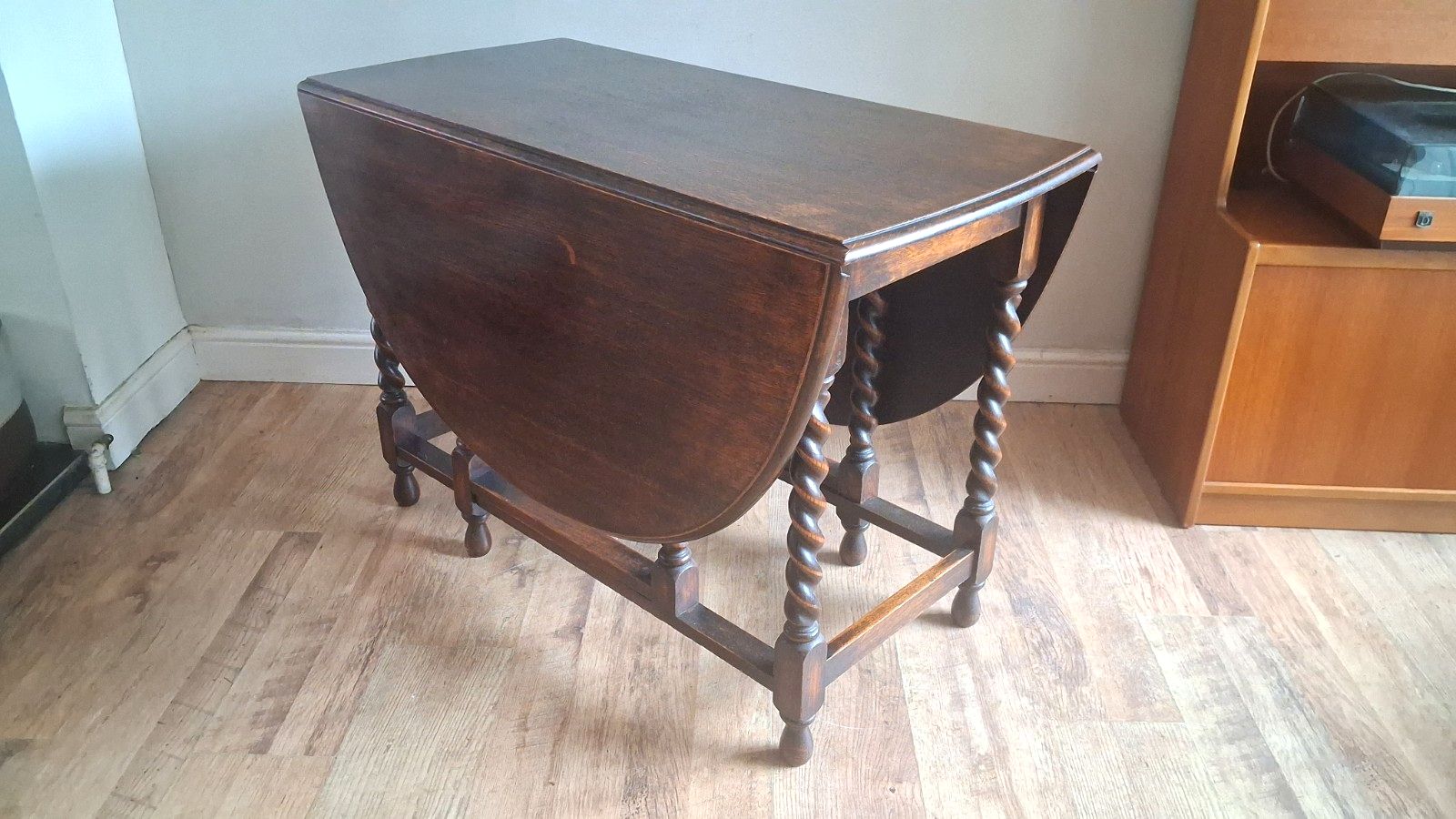 Delightful Edwardian  Solid Oak Gate Leg  Drop Leaf Dining /Kitchen Table
