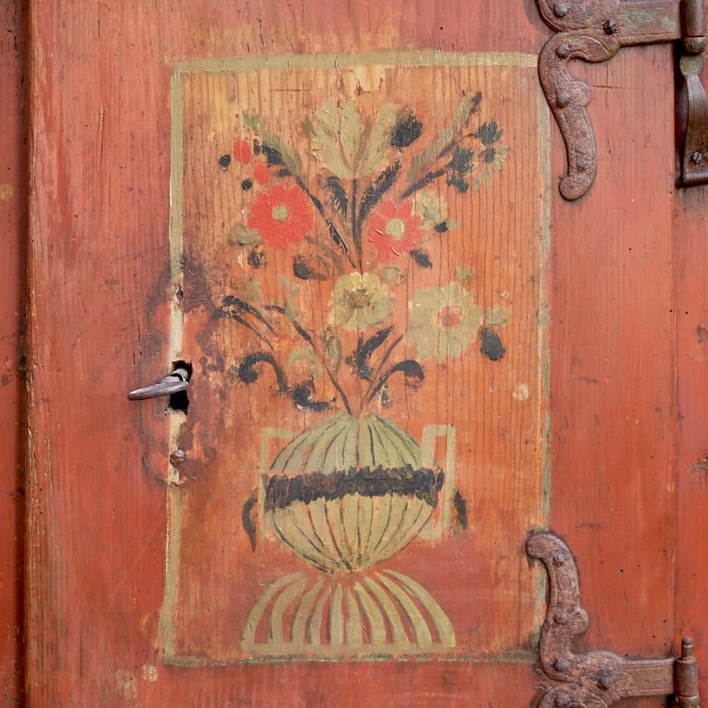 Red Floral Painted Cabinet, 1790, Central Europe photo vinterior
