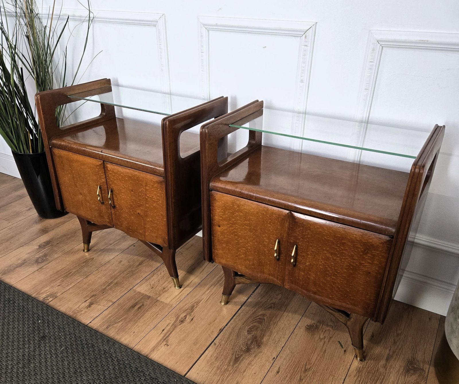 Pair Of Mid Century Italian Art Deco Nightstands Bedside Tables Walnut Glass Top photo 1637.0
