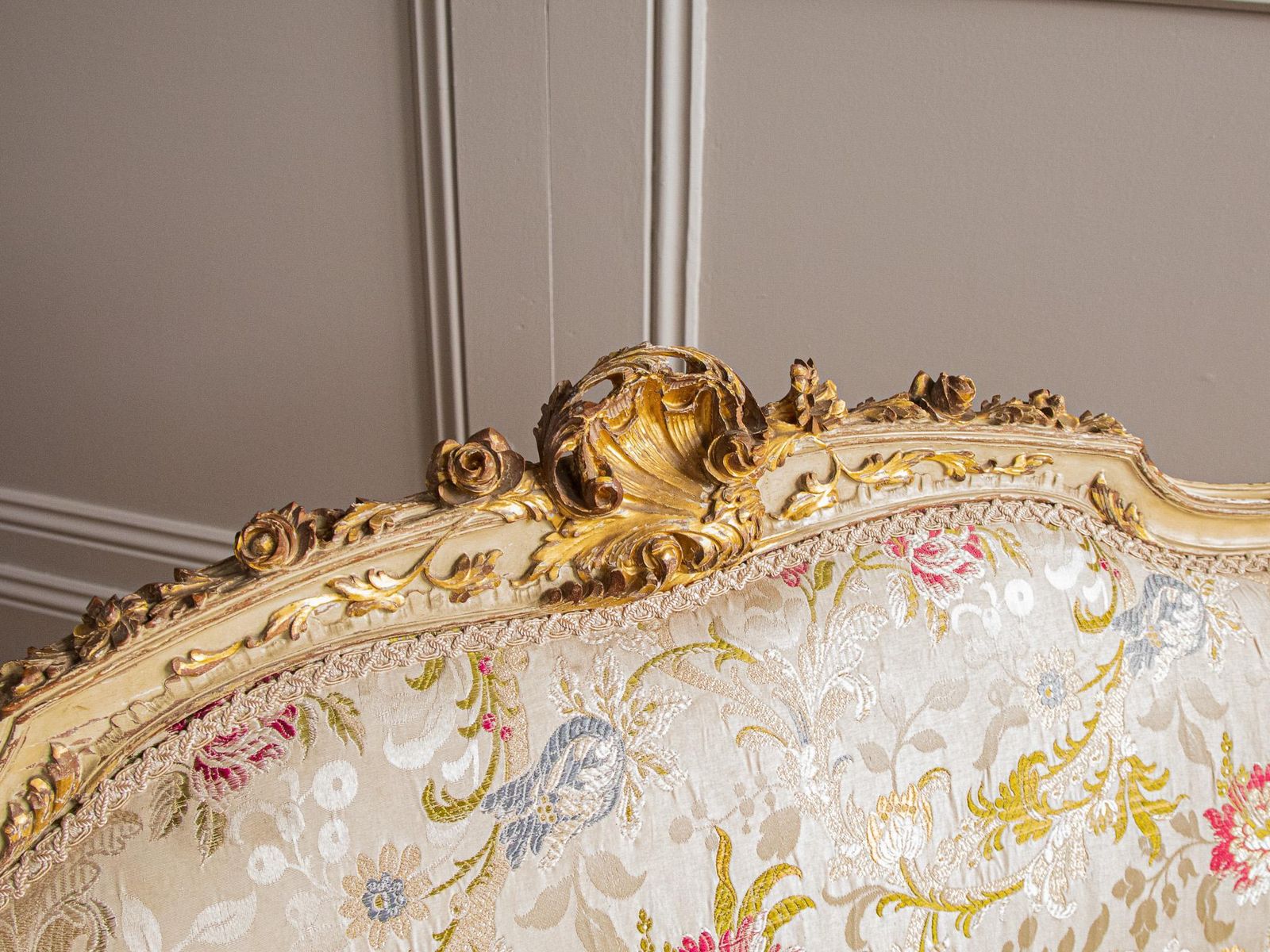 19th Century Italian Louis XV Style Giltwood Canapé photo 3600.0