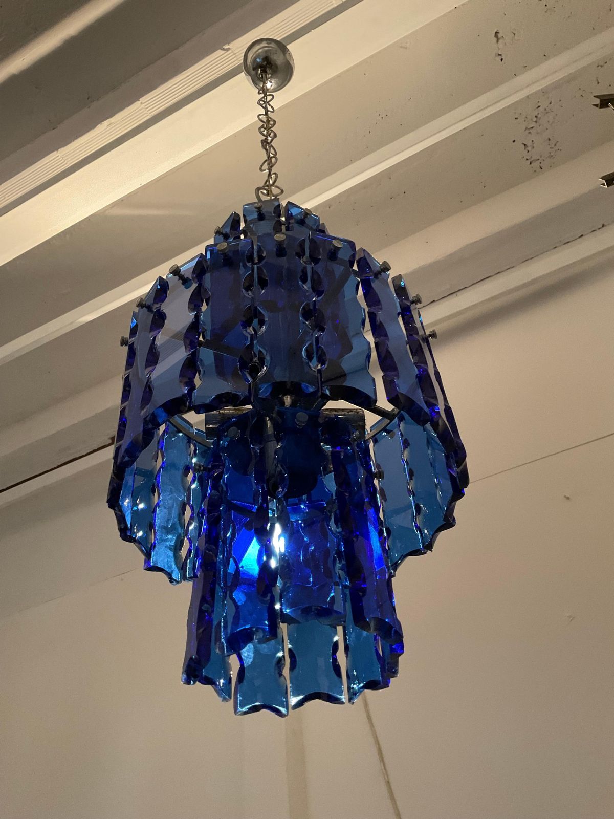 Zeroquattro Milano  Lampadario Anni 60 In Vetro Martellato Blu photo Lighting