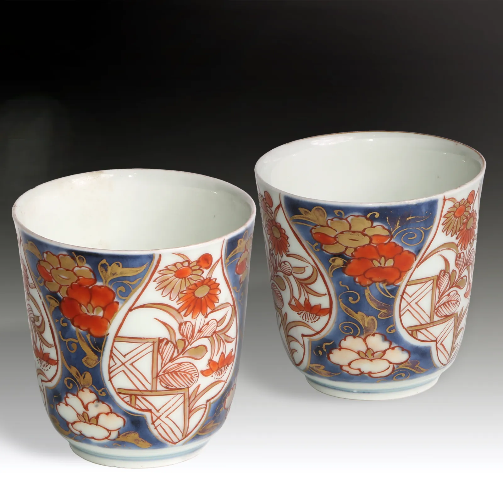 Japanese Early Edo Imari Pair Of Superb Wine Cups Early 18th C Circa 1720