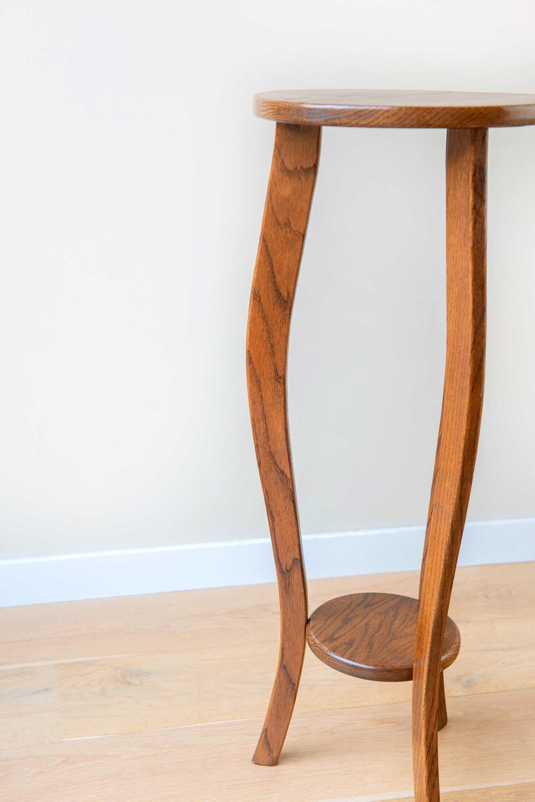 Art Deco Oak Side Table With Curved Legs – Vintage Wooden Plant Stand photo vinterior