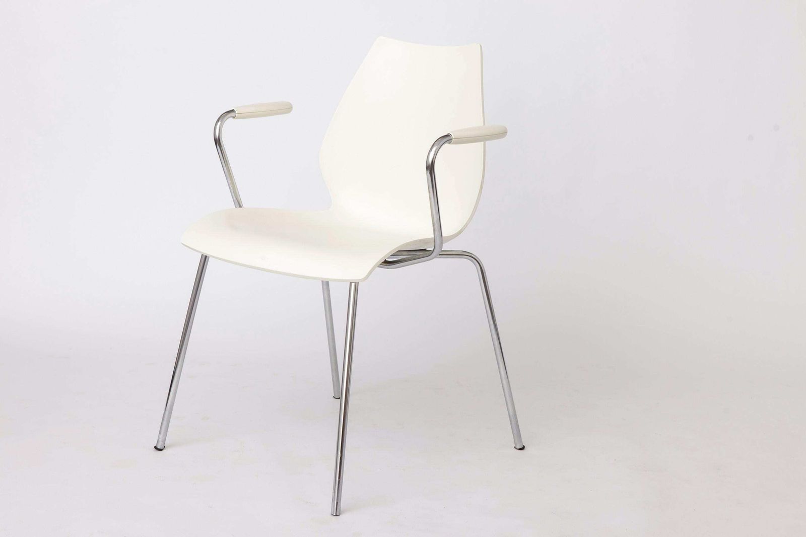 Kartell Maui Chair | Design By Vico Magistretti | Italiaanse Moderne Stoel | Vintage Jaren 1990 photo for sale