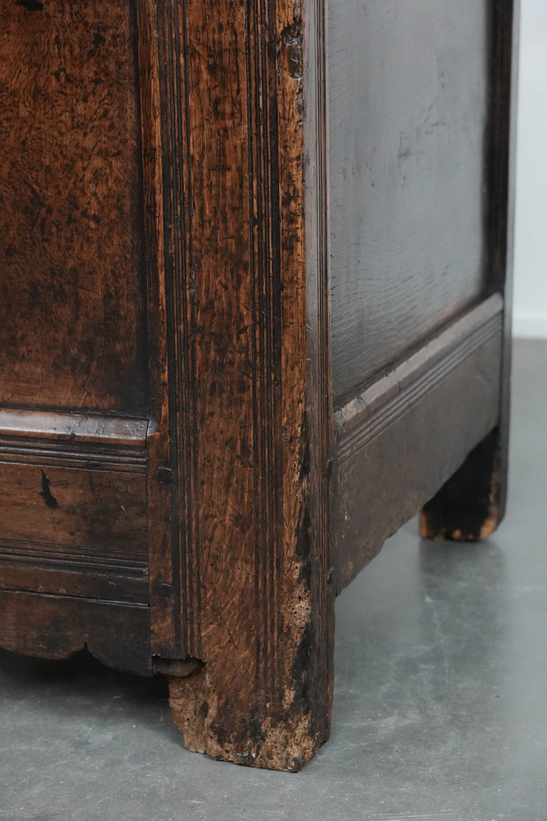 783.0 Large Antique Paneled English Oak Coffin From The 18th Century photo
