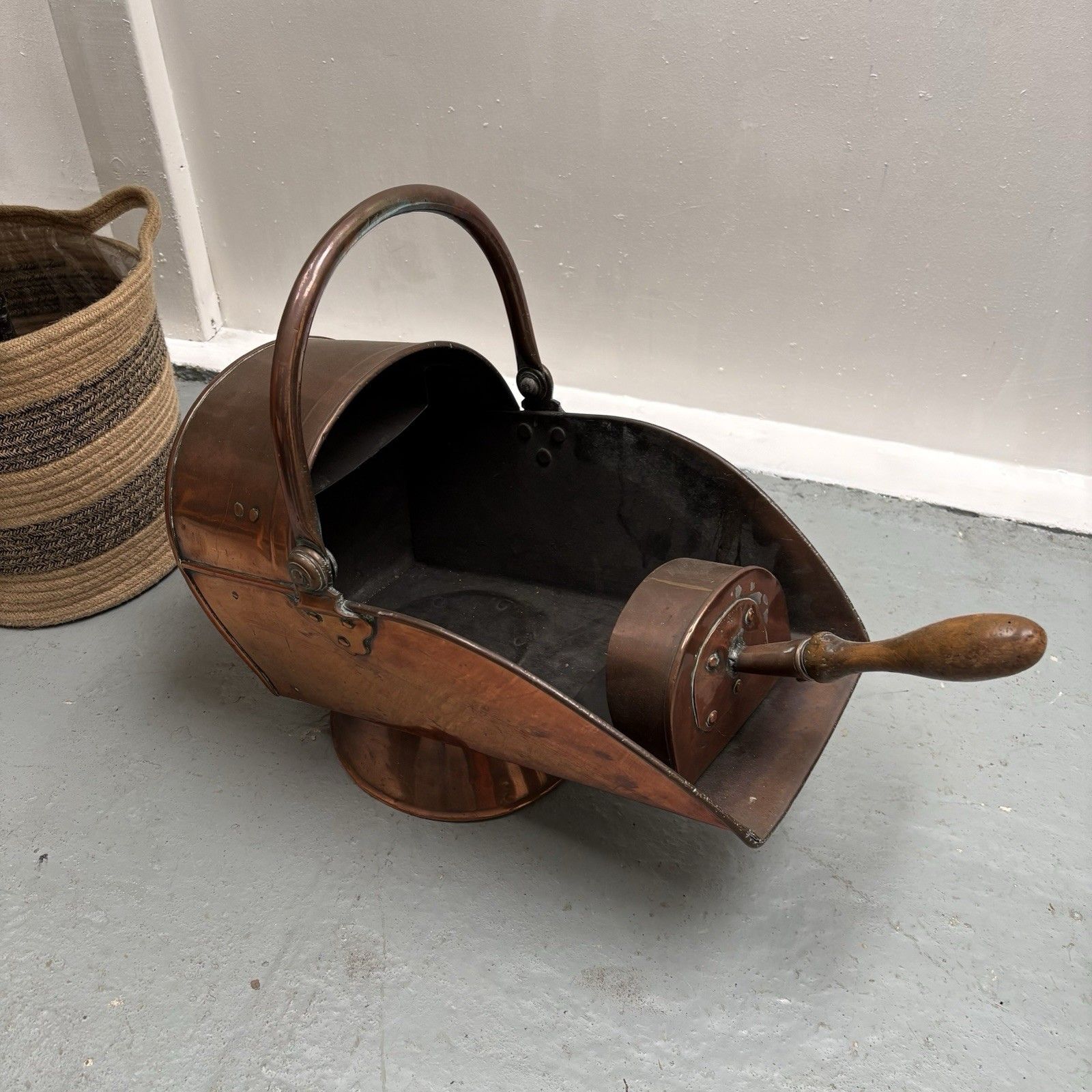 Large Arts & Crafts Copper Helmet Coal Scuttle With Original Scoop photo vintage