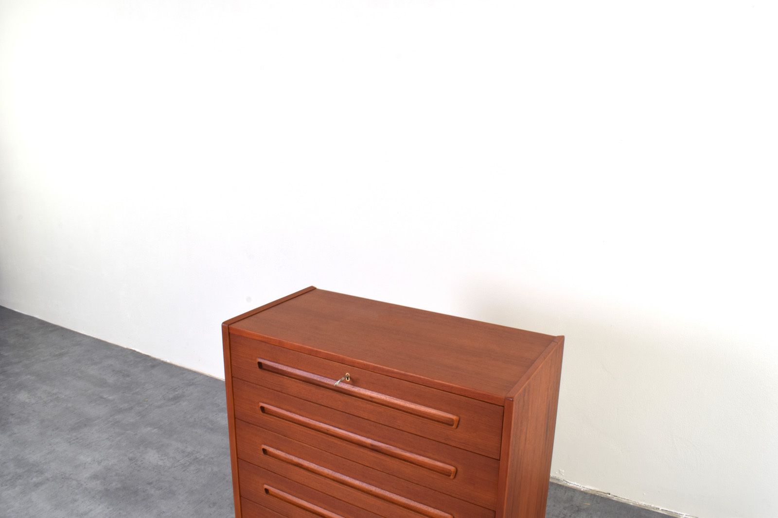 photo vintage Mid Century Danish Teak Chest Of Drawers, 1960s