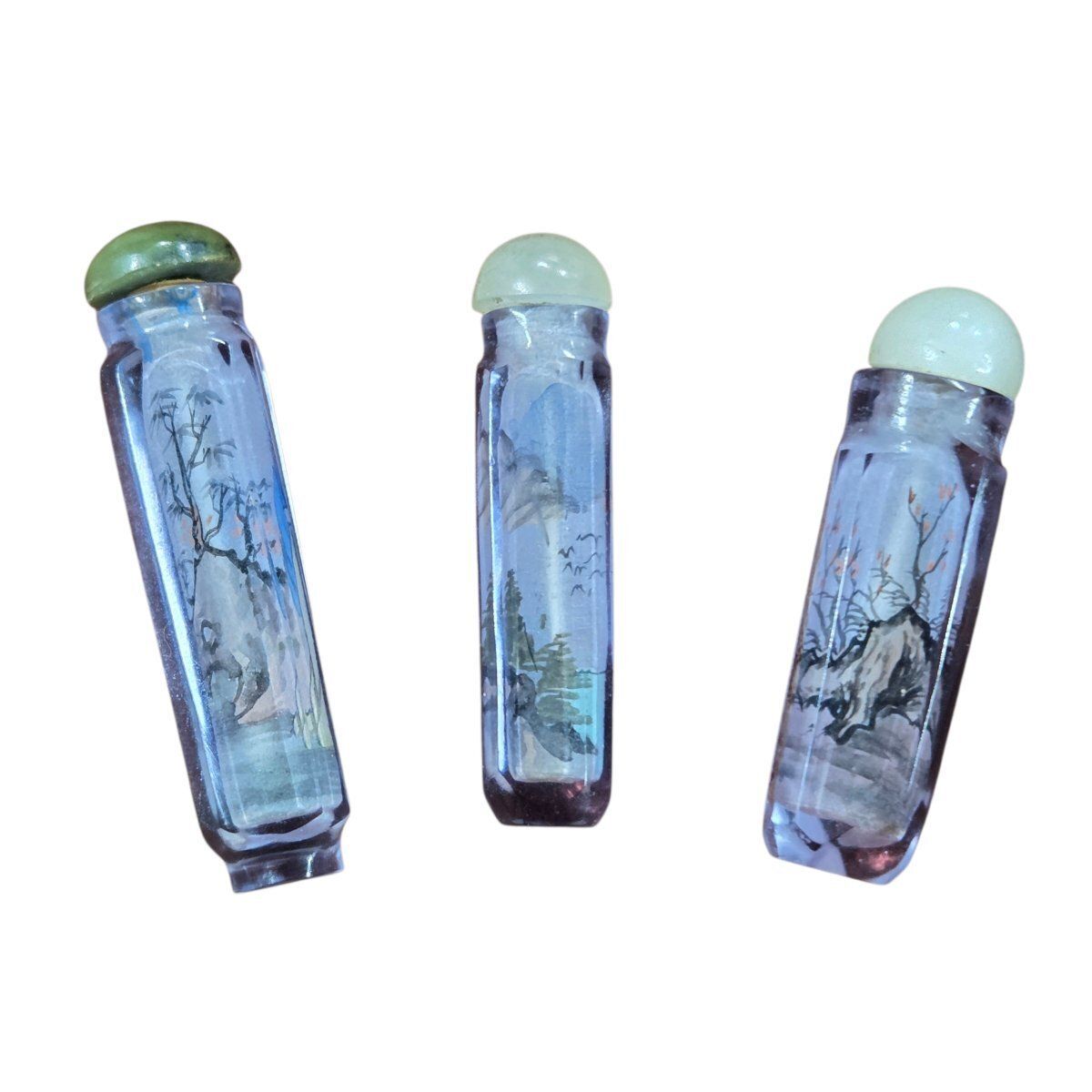 Ensemble de trois tabatières chinoises en verre taillé à décor peint - début du XXe siècle photo for sale