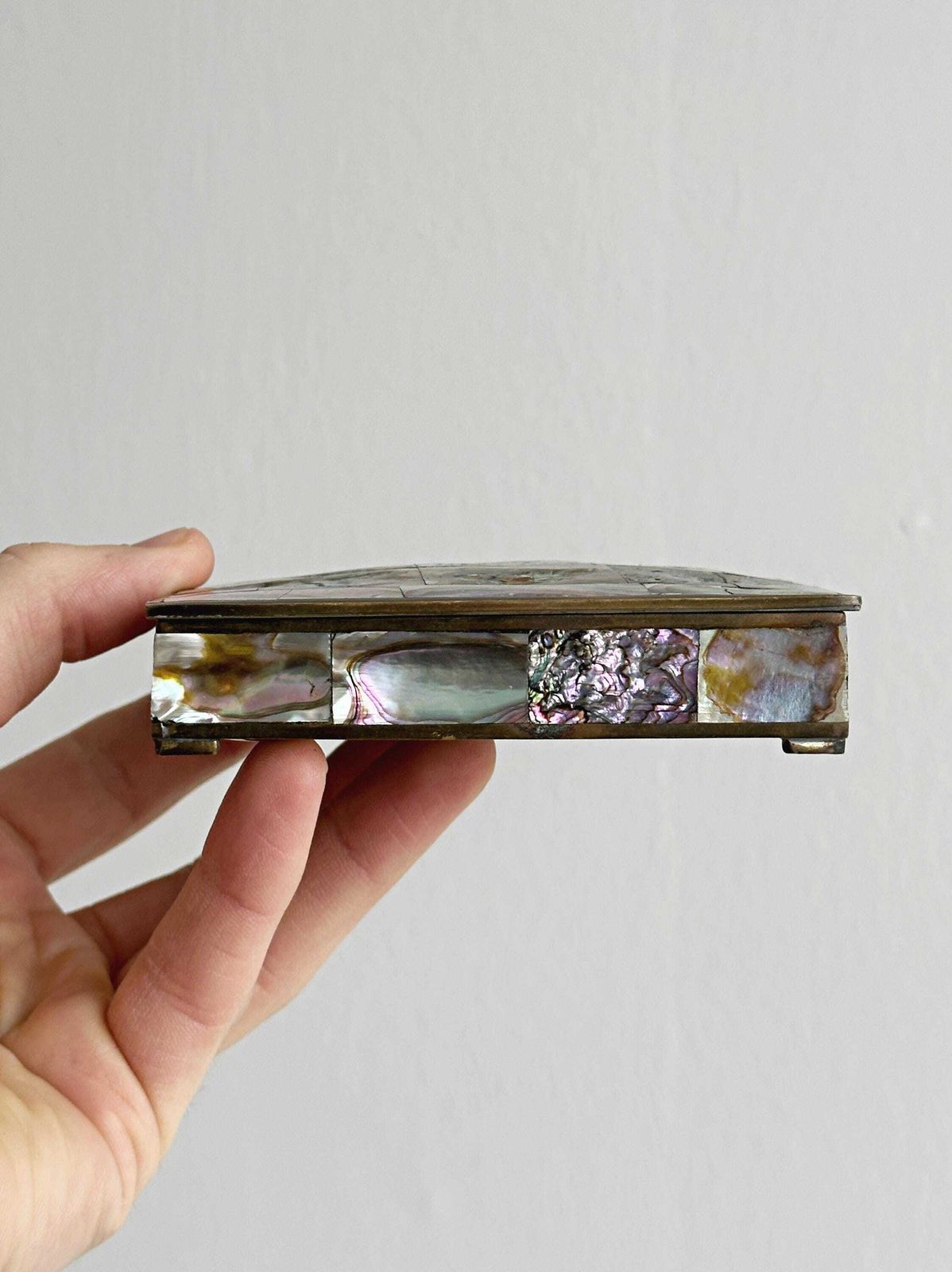 Small Decorative Mother Of Pearl And Metal Box, A Precious Case For Jewelry Or Small Items, A Refined Piece With Artisanal Charm, A Gift Idea photo vinterior