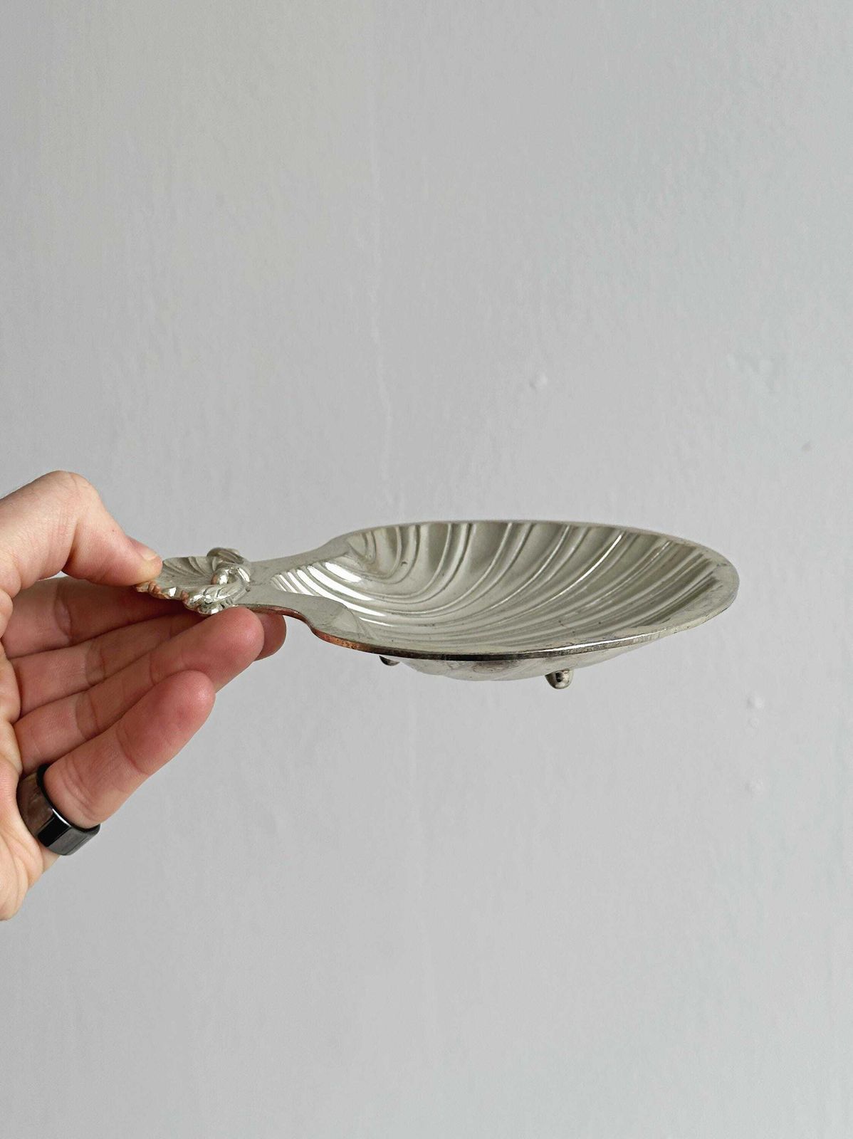 Silver Plated Metal Seashell Trinket Dish, Made In England, A Chic Jewelry Dish Or Catch All, Trendy photo vinterior