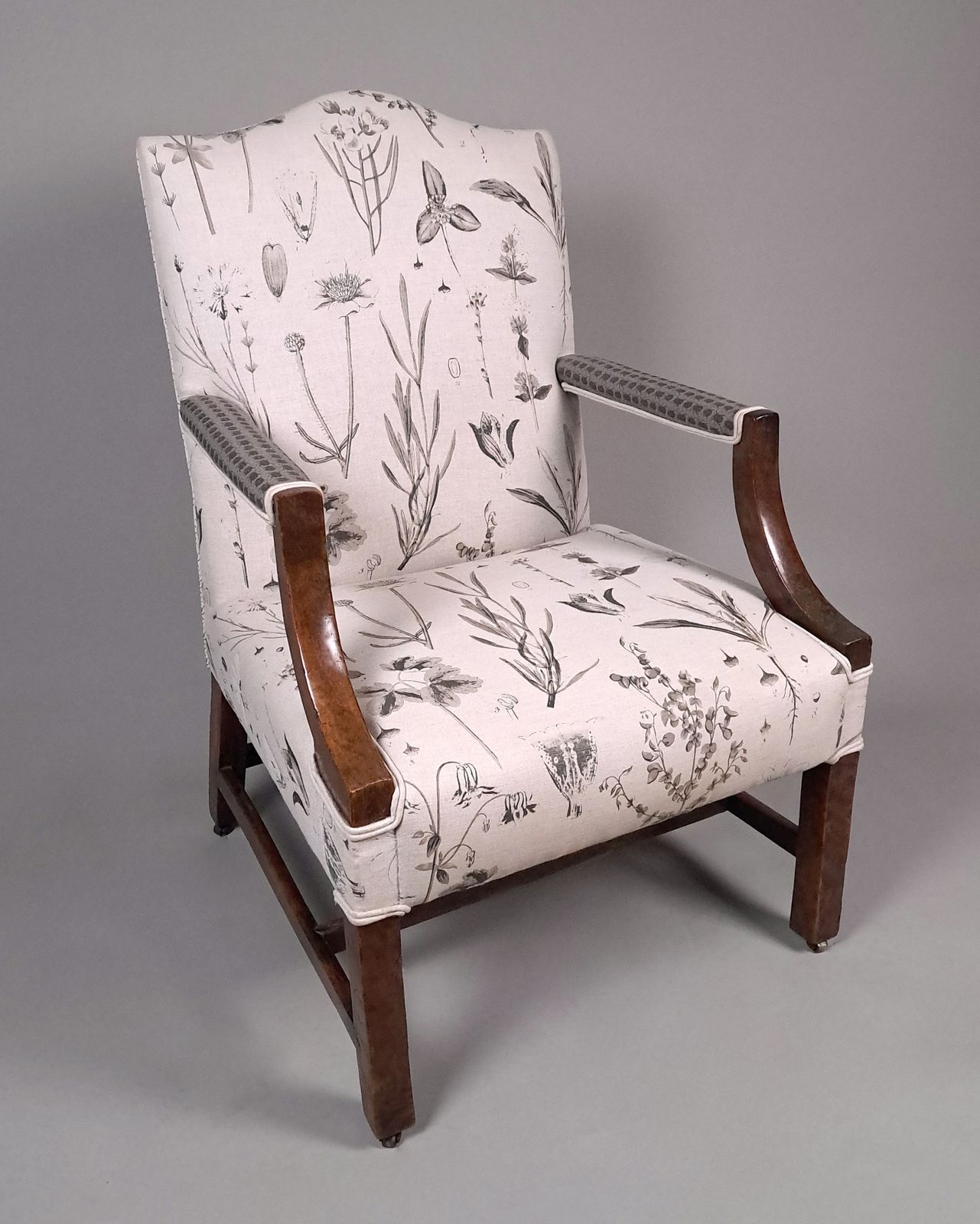 Very Good George III Solid Yew Wood Gainsborough Chair C. 1760 photo for sale
