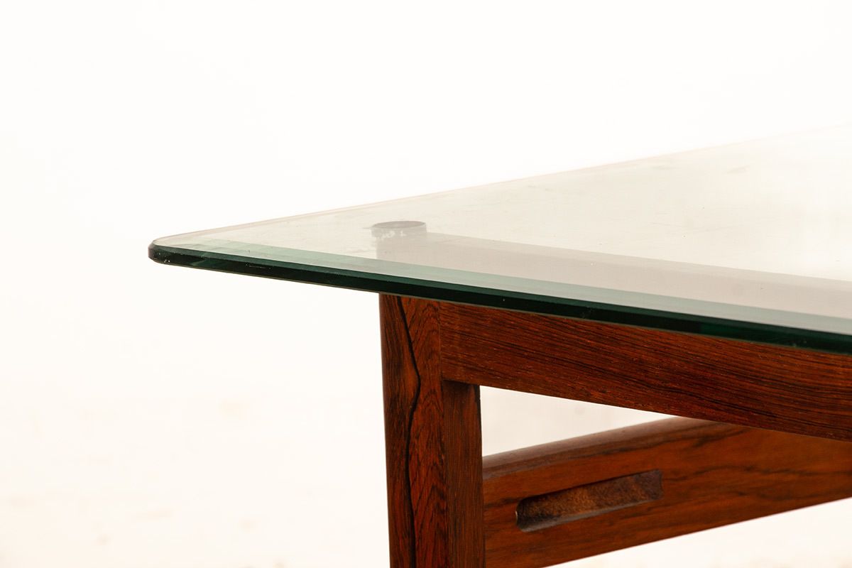 photo furniture Table basse danoise en palissandre et verre, par Arne Wahl Iversen, 1960.