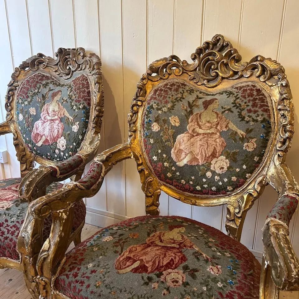 photo furniture Pair Of Louis XV Style Gilt Throne Chairs