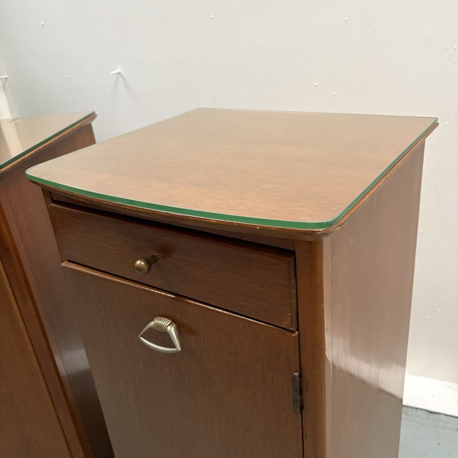 Pair Of Lebus Bedside Cabinet / Art Deco Oak Style Pot Cupboard photo vinterior