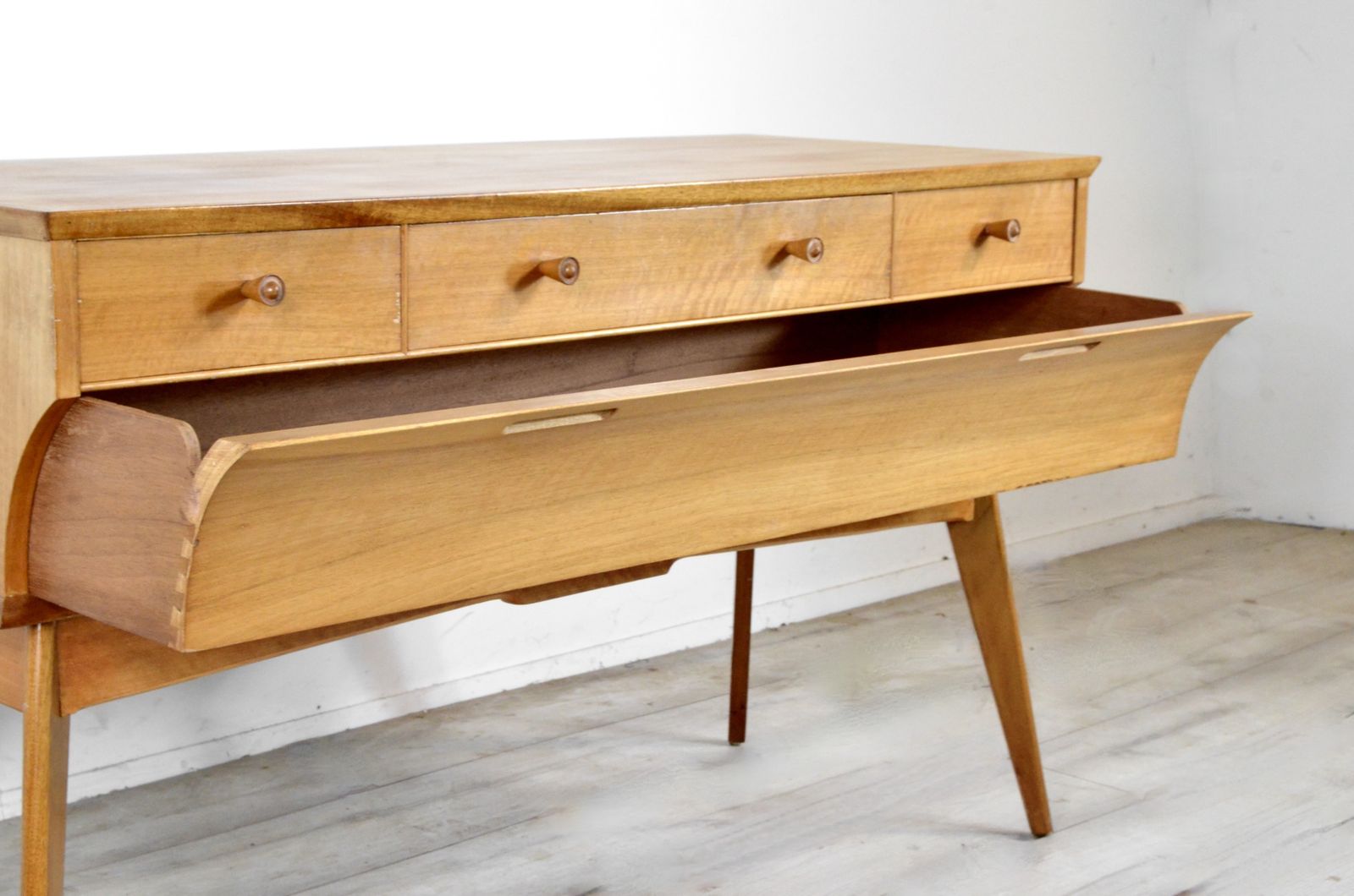 photo furniture Midcentury Alfred Cox. Sideboard / Dresser In Walnut. Modern / Danish Style / Vintage / Scandinavian.