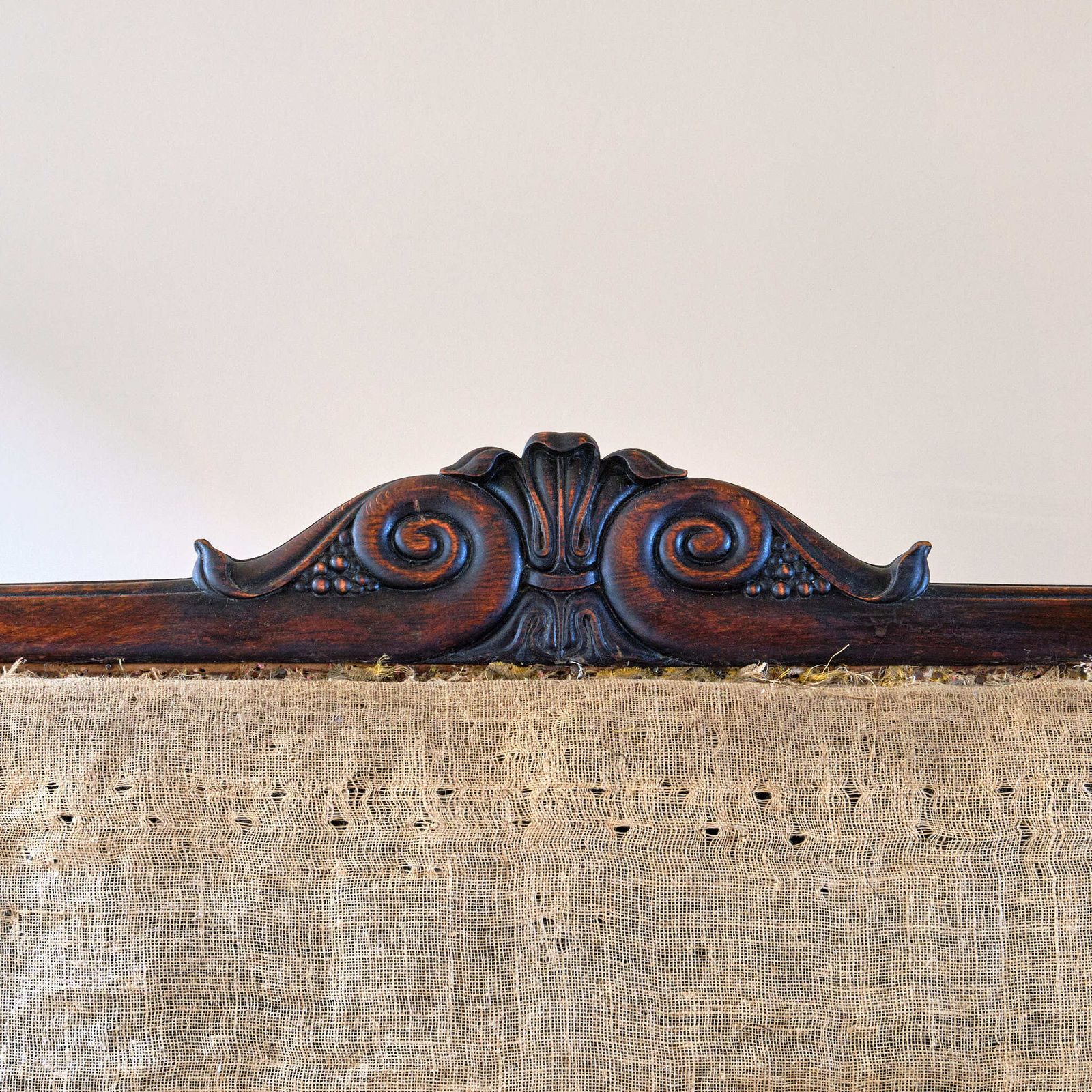 photo furniture Early 19th Century Simulated Rosewood Country House Sofa