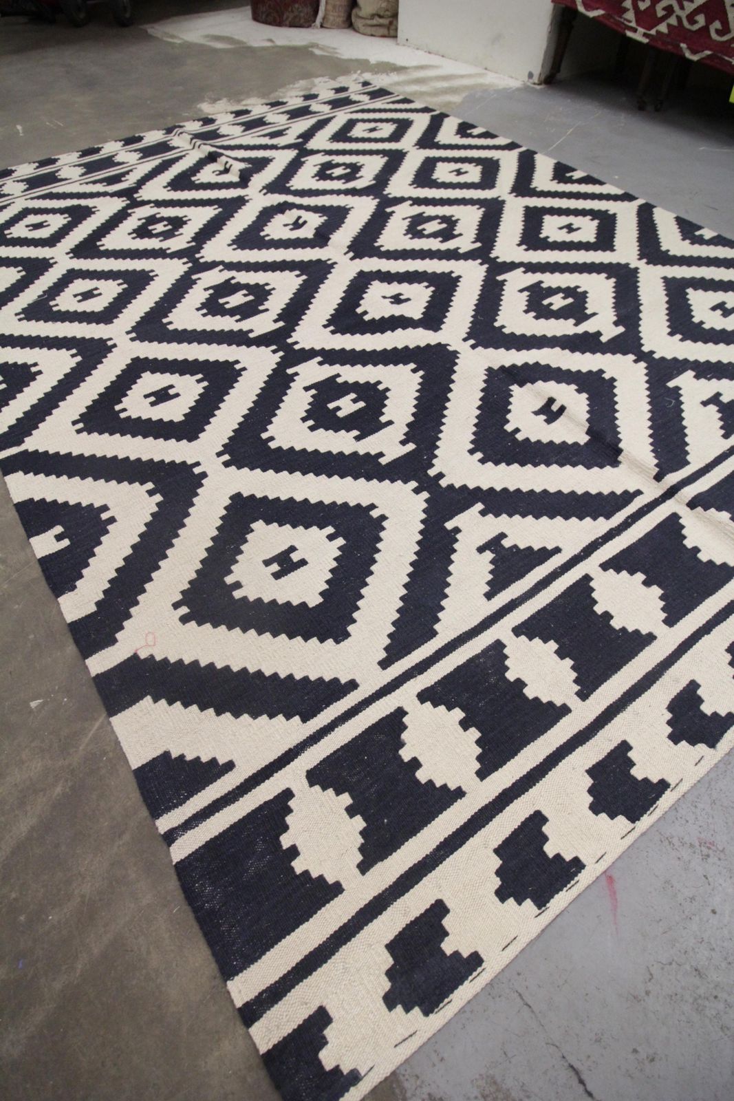 Modern Kilim Rugs Abstract Geometric Aztec Kilim Wool White Black Rug photo for sale