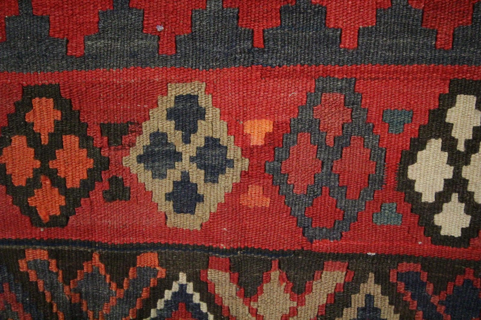 Red Carpet Wool Kilim Rug Handmade Traditional Caucasian Area Rug photo Textiles