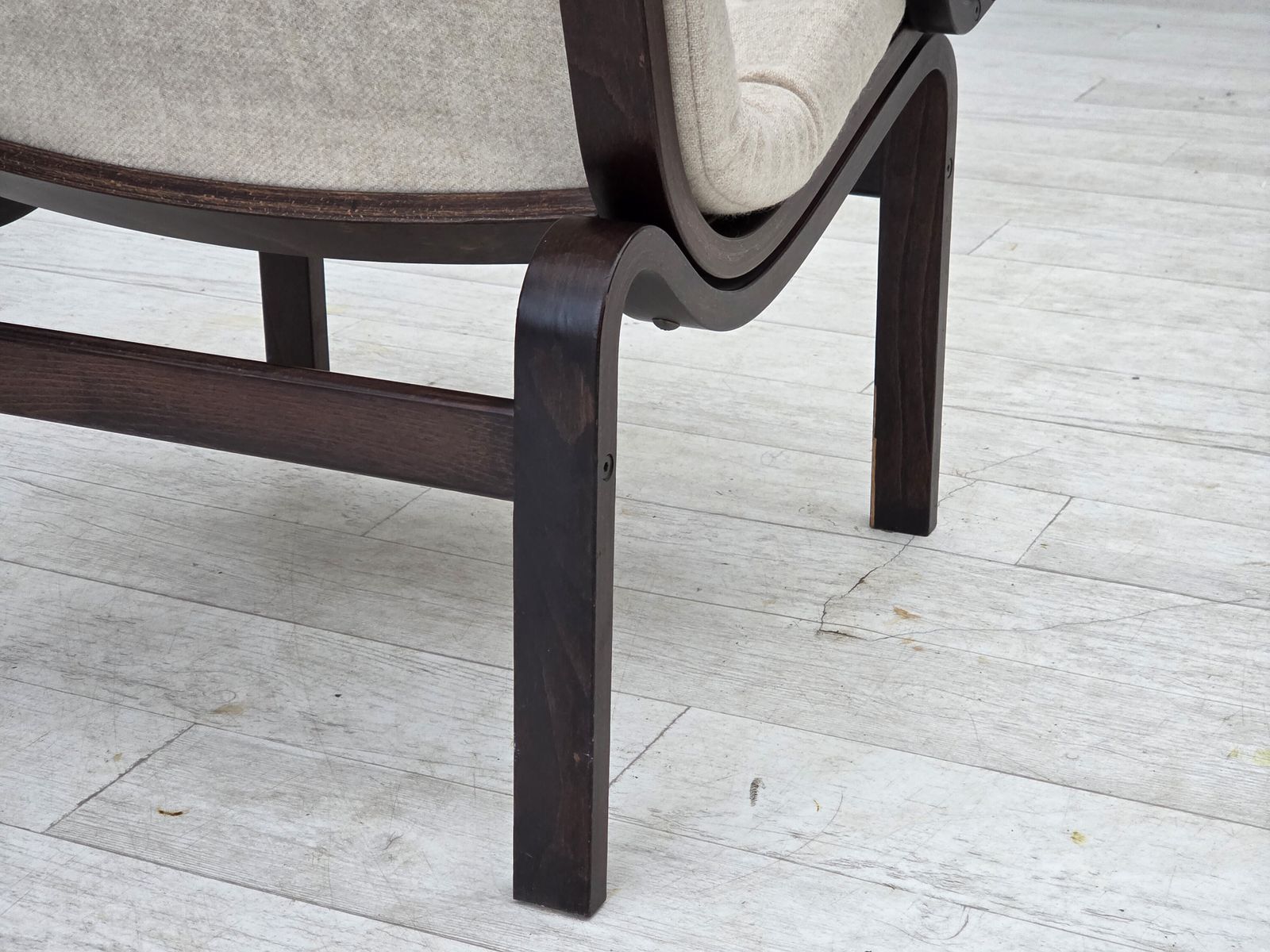 photo vintage 1970s, Scandinavian Armchair, Furniture Wool, Dark Beech Wood.