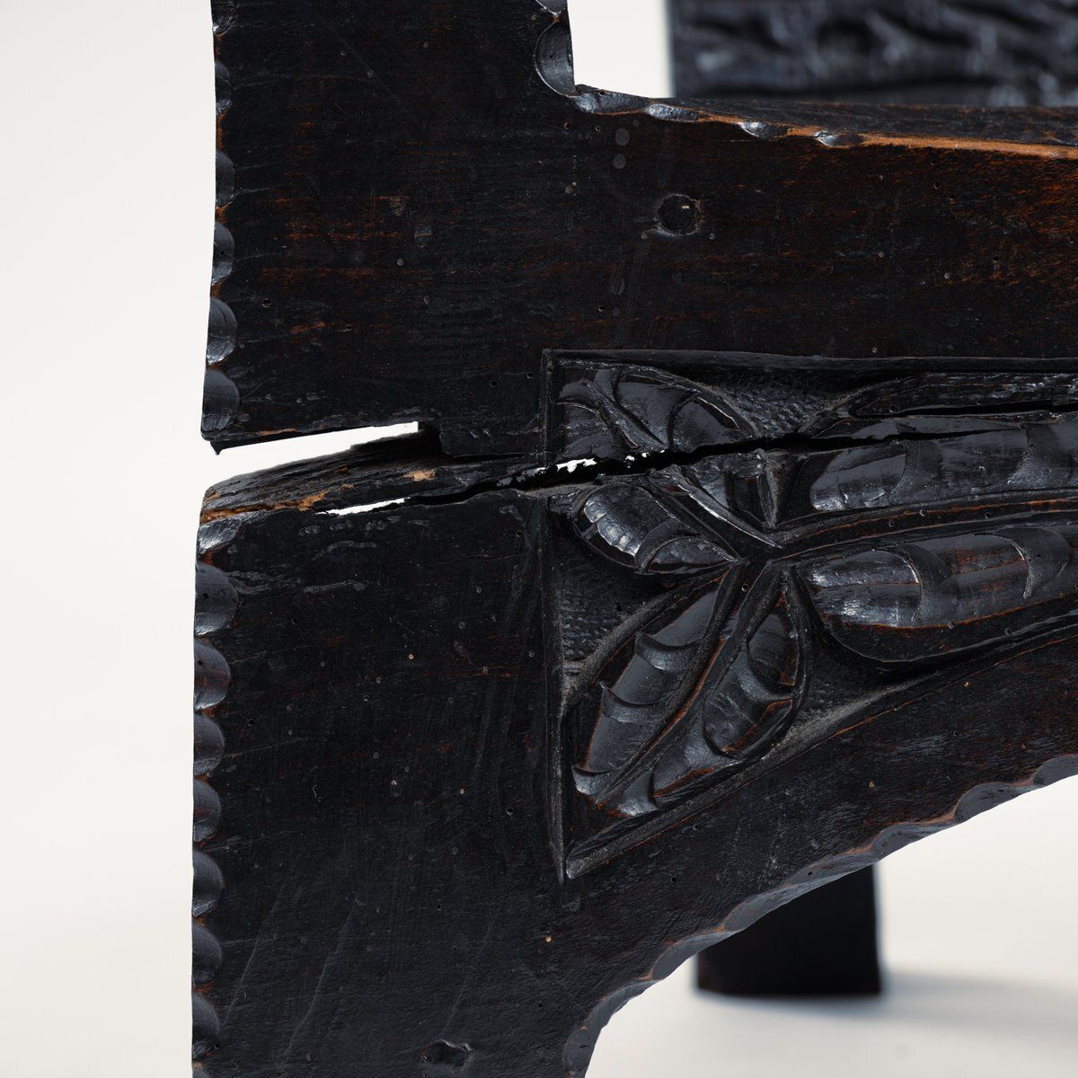 photo vinterior Late Medieval Walnut Sculptural Armchair With Floral Carvings, United Kingdom, 1600s