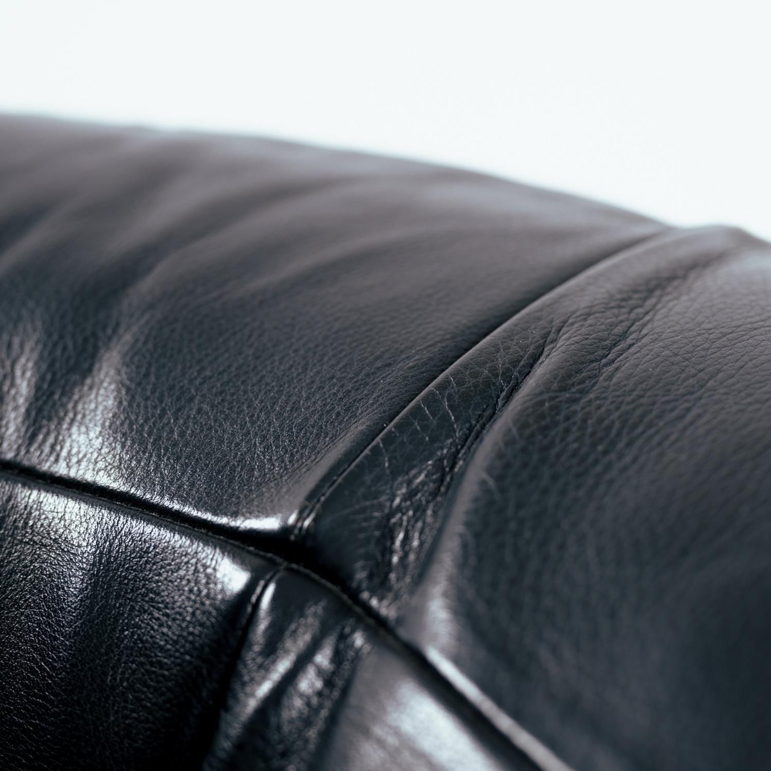 Zanotta Onda Black Round Leather Chrome Tubular Lounge Chair, Italy 1980s photo vintage
