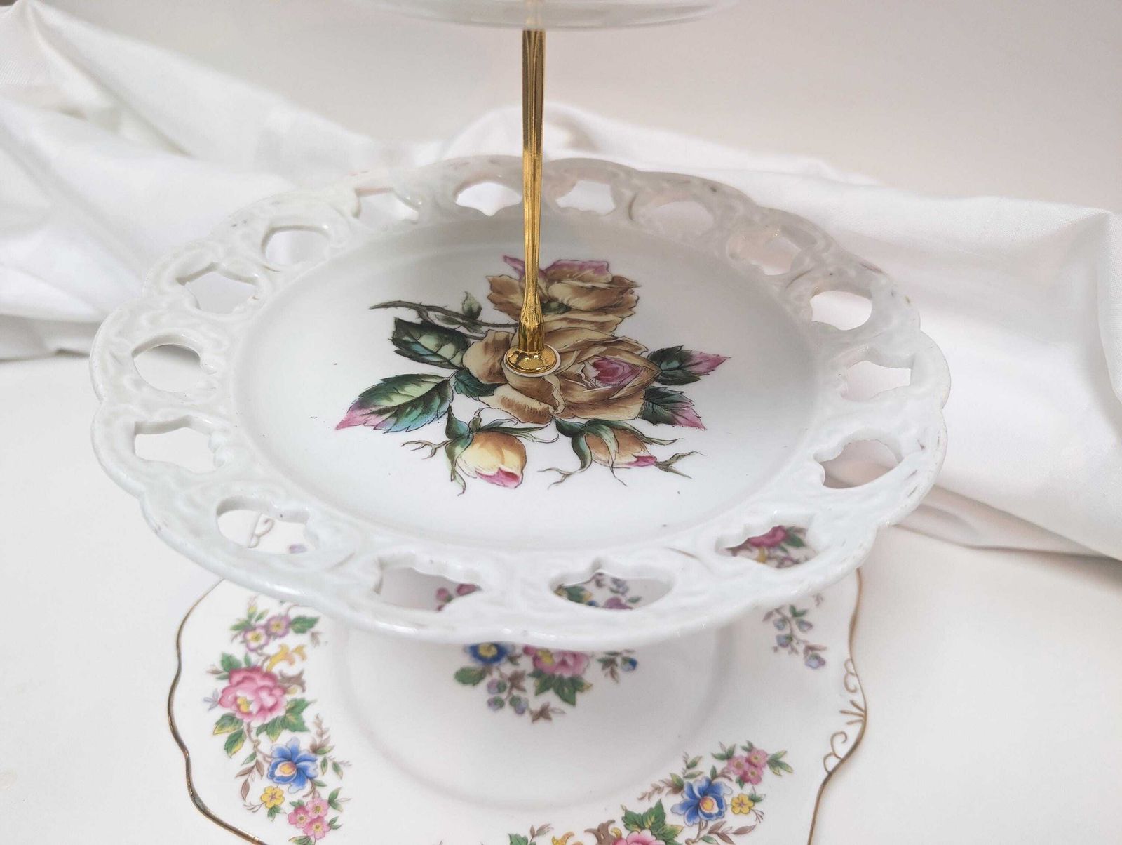 Beautiful Elegant Vintage 3 Tier Cake Stand. Bone China, Bridgerton Style. Made In England photo vinterior