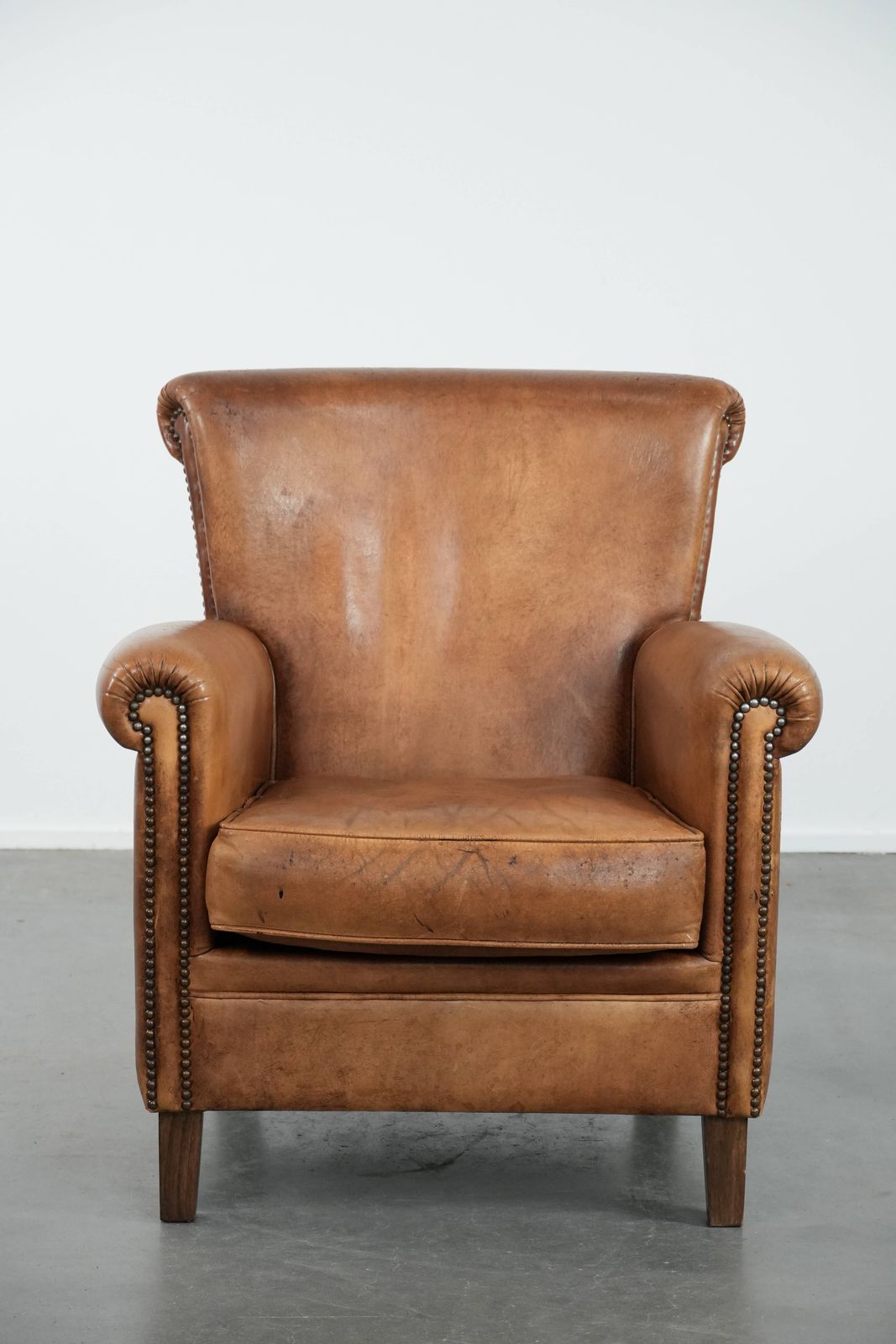 Vintage Fauteuil Van Schapenleer Met Karakter En Warme Kleuren photo furniture