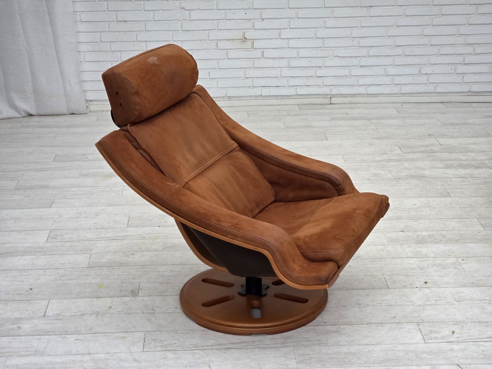 Jaren 1980, Zweedse Draaifauteuil, Nubuckleer, Canvas, Gebogen Beukenhout. photo furniture