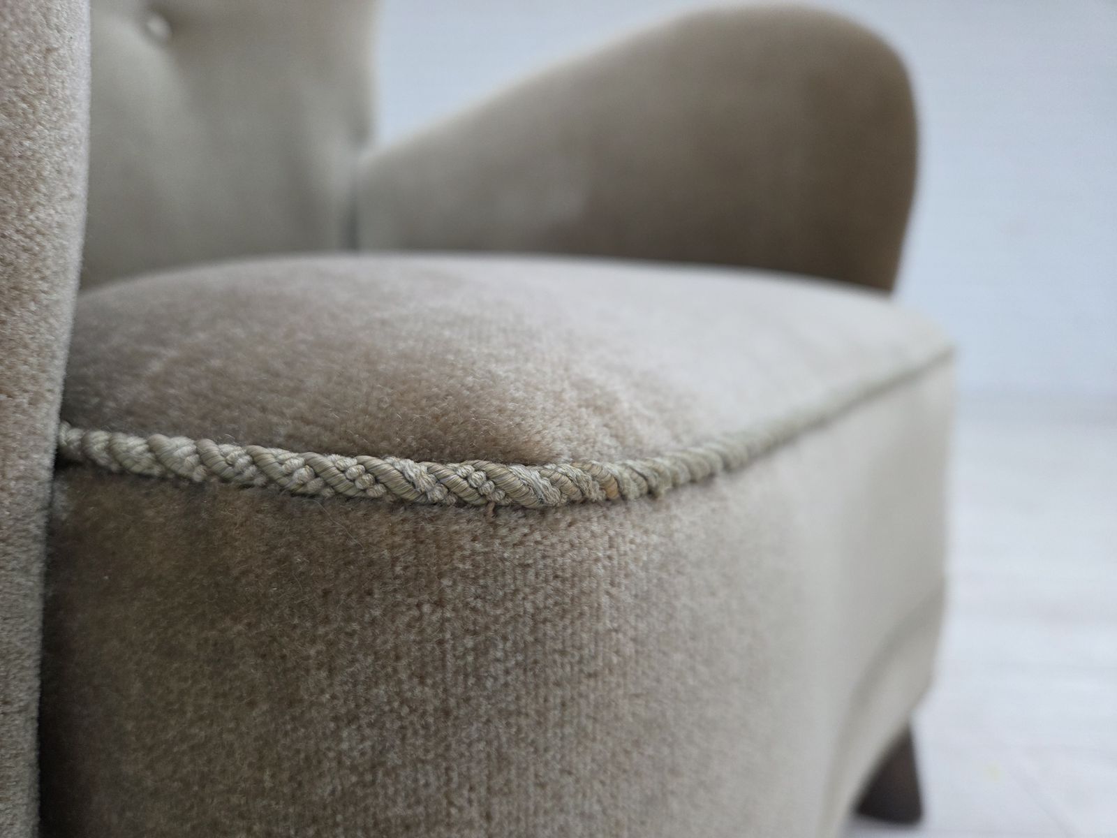Ca. Jaren 1960, Deense Fauteuil, Groen Meubelvelours, Eikenhouten Poten. photo Meubels