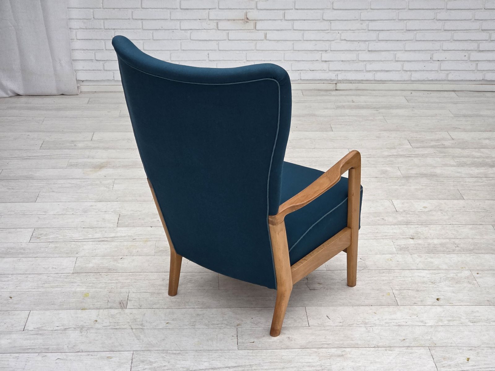 photo vinterior 1970s, Danish Armchair By Fritz Hansen, Furniture Wool, Lacquered Beech Wood.