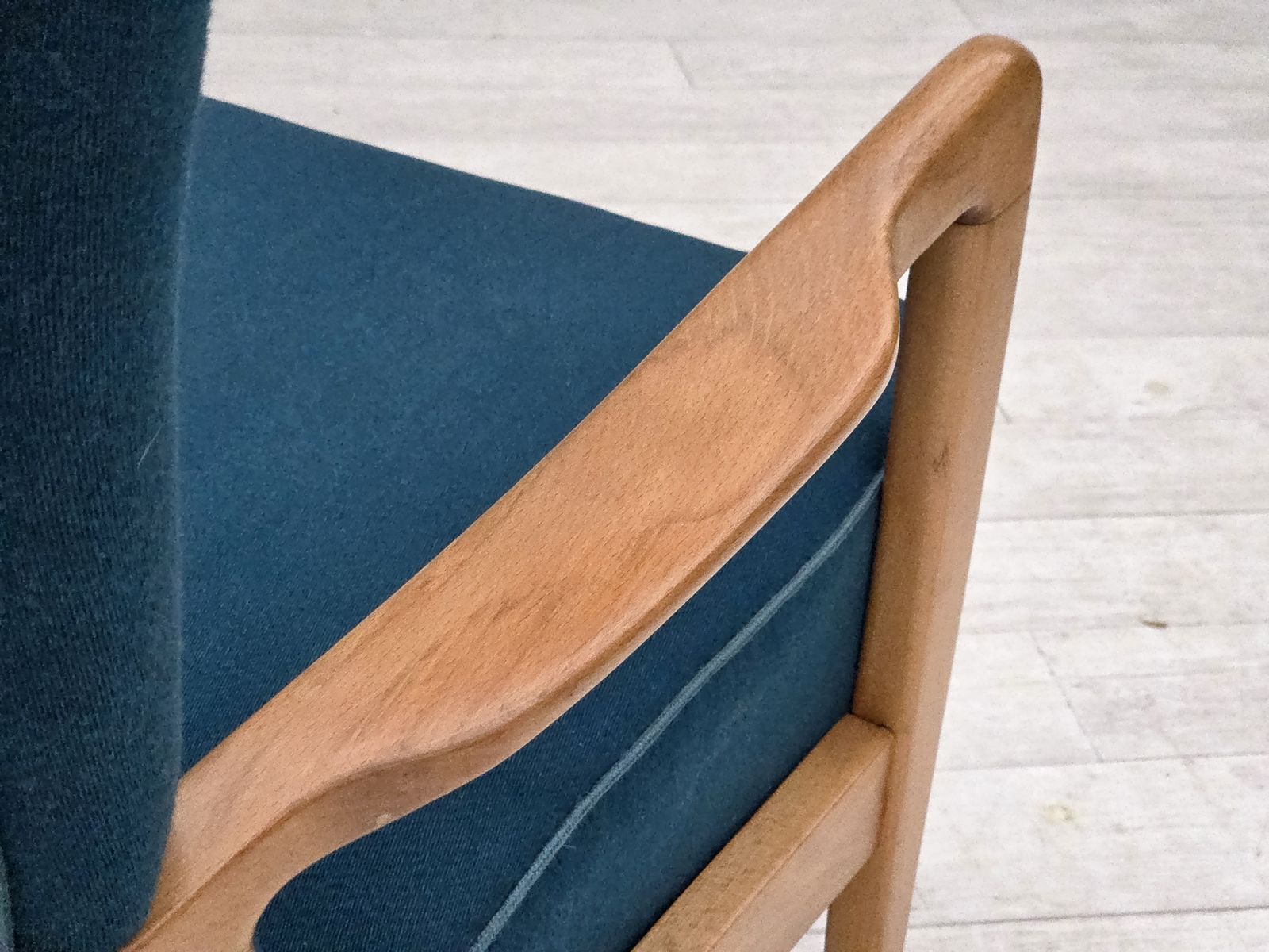 photo buy 1970s, Danish Armchair By Fritz Hansen, Furniture Wool, Lacquered Beech Wood.