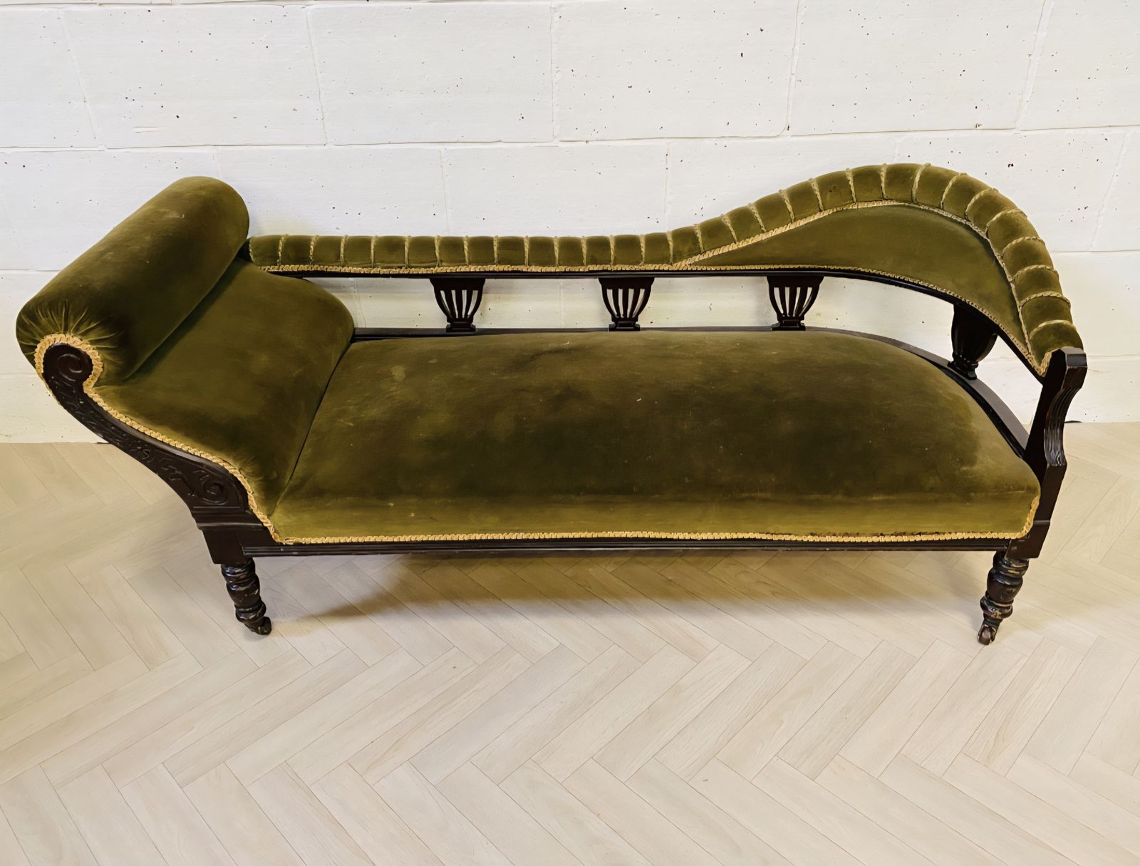 Edwardian Carved Mahogany Green Chaise Longe