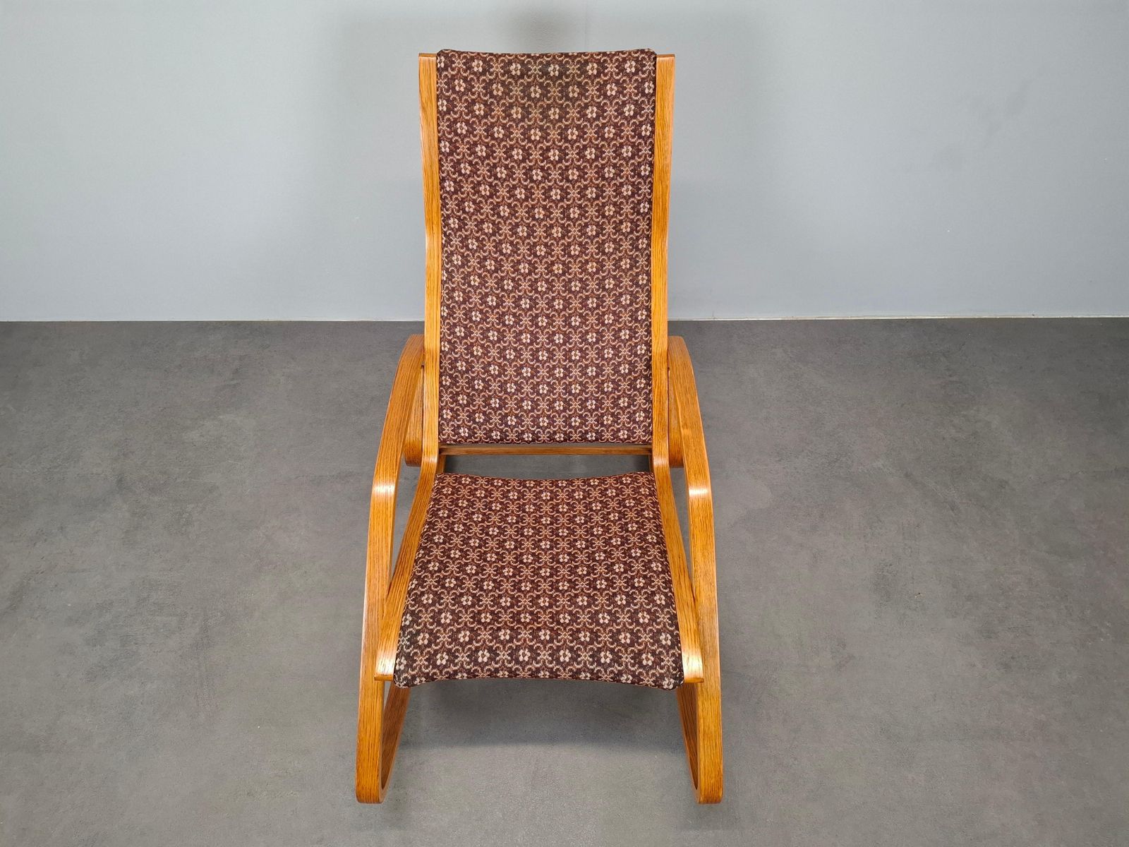 1375.0 1930s Art Deco Czechoslovak Bentwood Rocking Chair With Original Upholstery photo