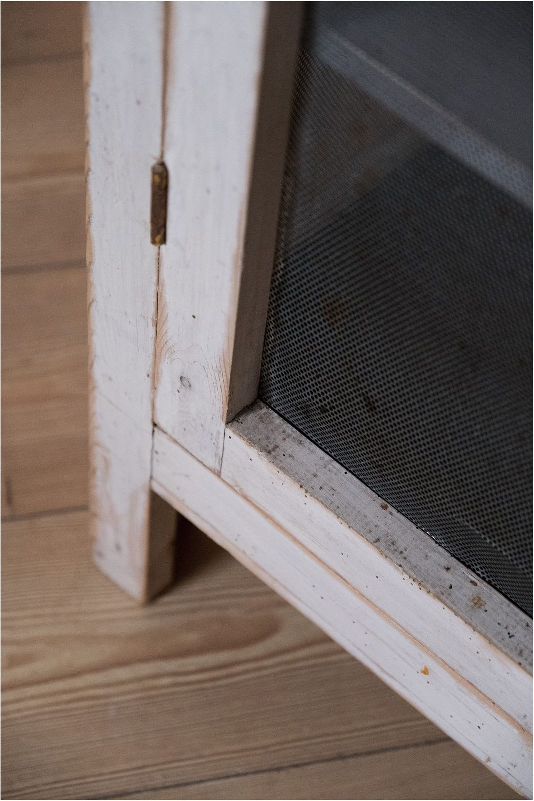 Furniture Early 20th Century Pine Shelved Larder Linen Meshed Cupboard (915) photo