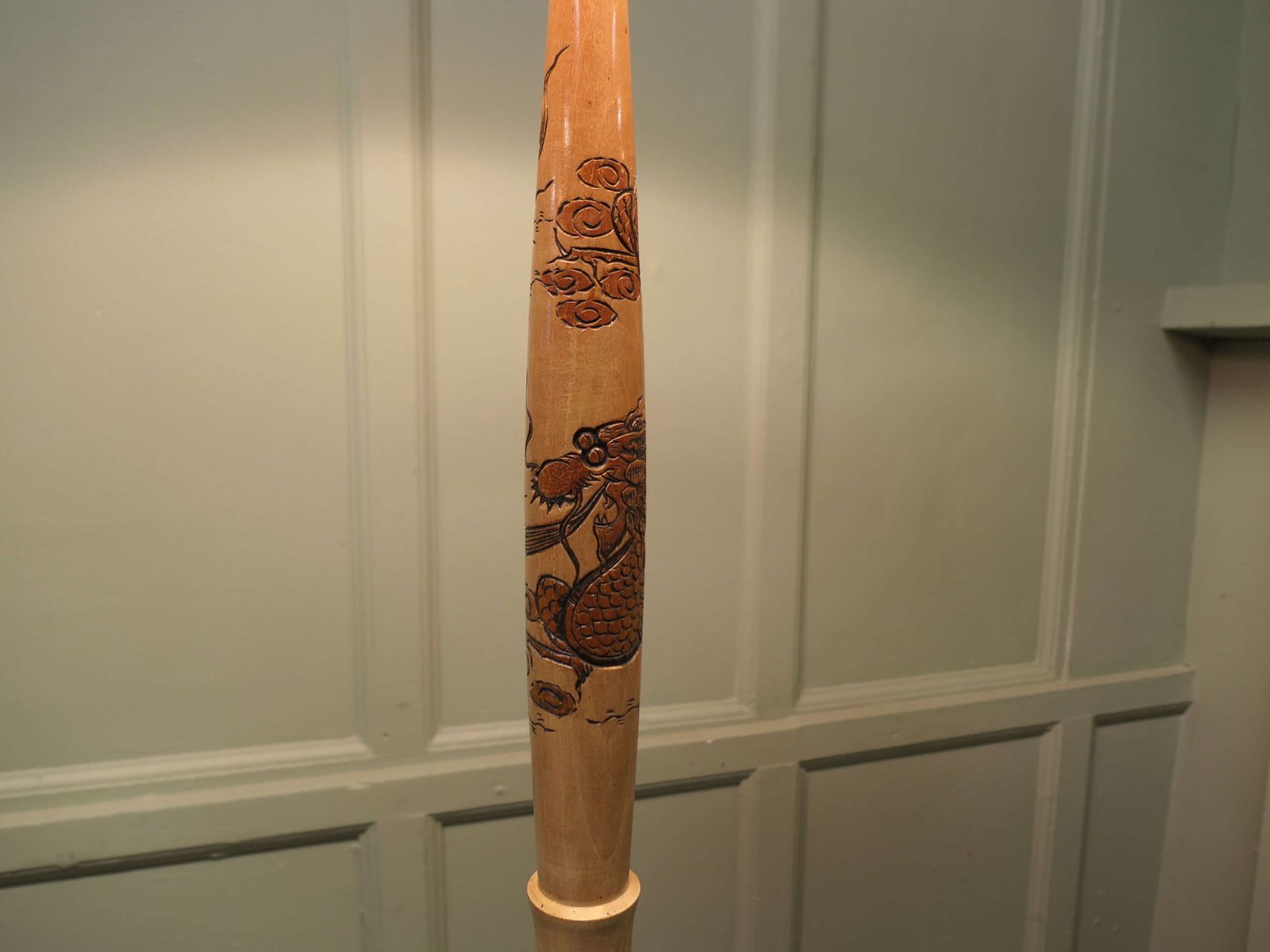 Carved Oriental Style Floor Lamp, Standard Lamp photo 654.0