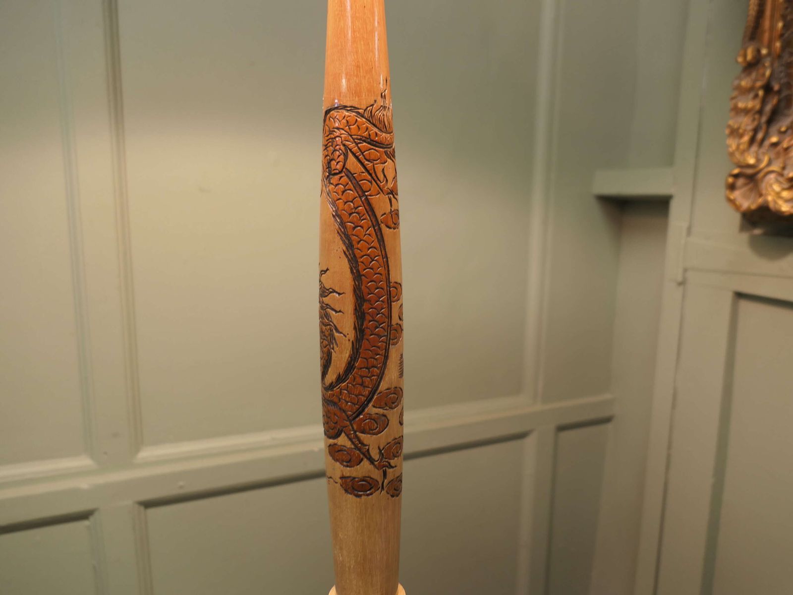 Carved Oriental Style Floor Lamp, Standard Lamp photo vinterior