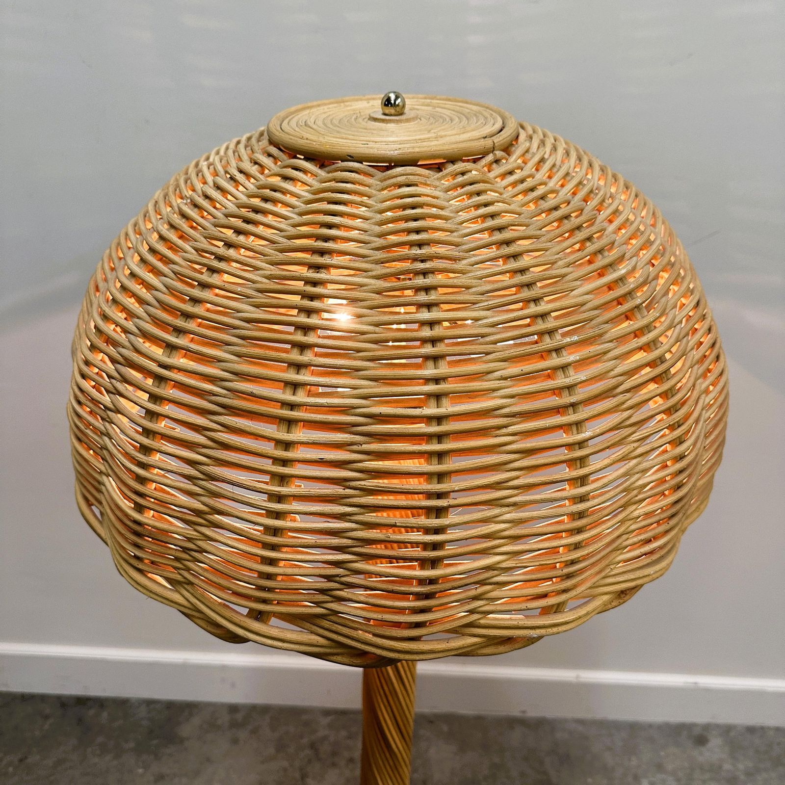 Large French Rattan Floor Lamp, Mid Century Mushroom Shade, Vintage Wicker Standing Lamp, 1950s photo vintage