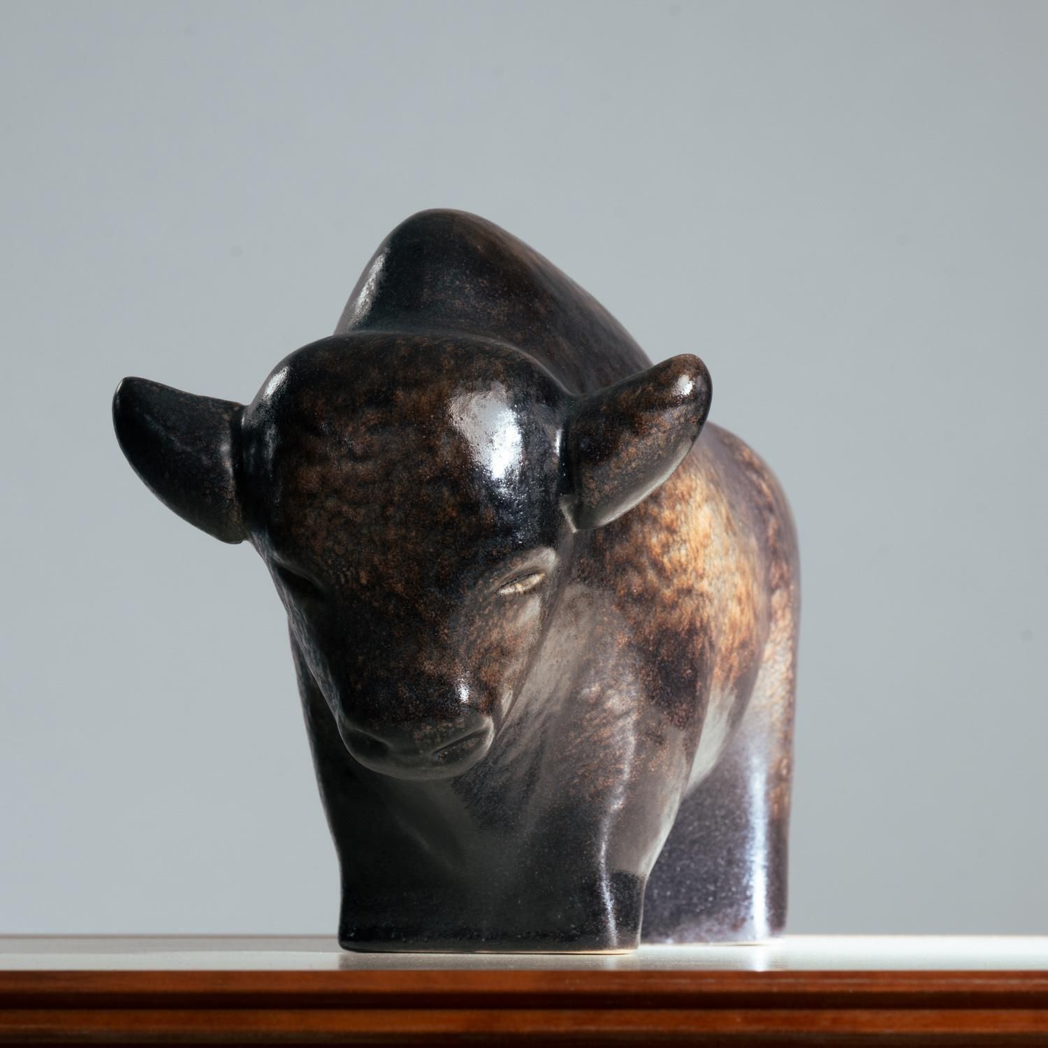 Brown Glazed Bull Sculpture By Ed Ruscha, 1970s Ceramic Art photo 567.0