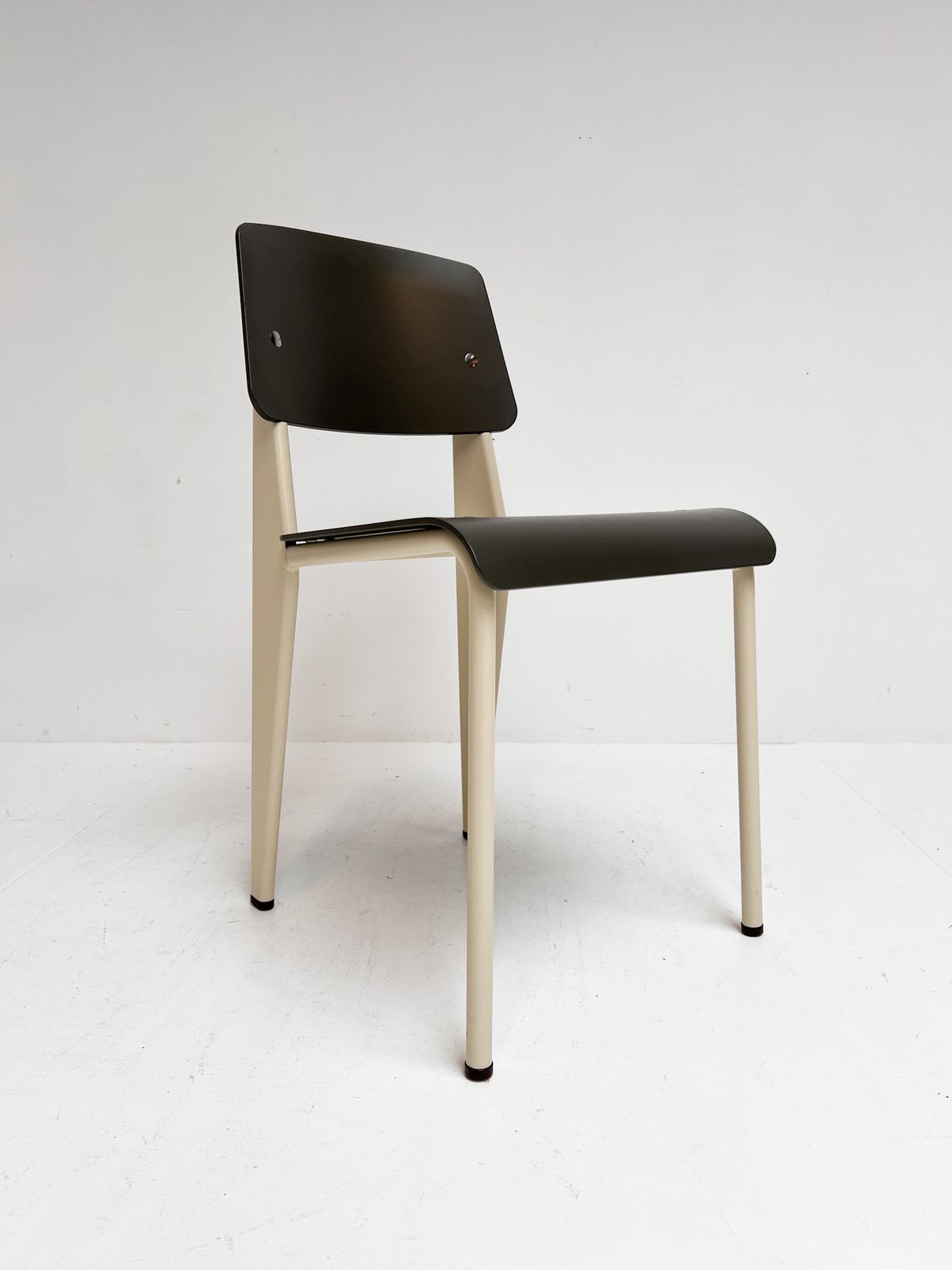 photo furniture Vitra Standard Chair By Jean Prouvé (Per Piece), 2019