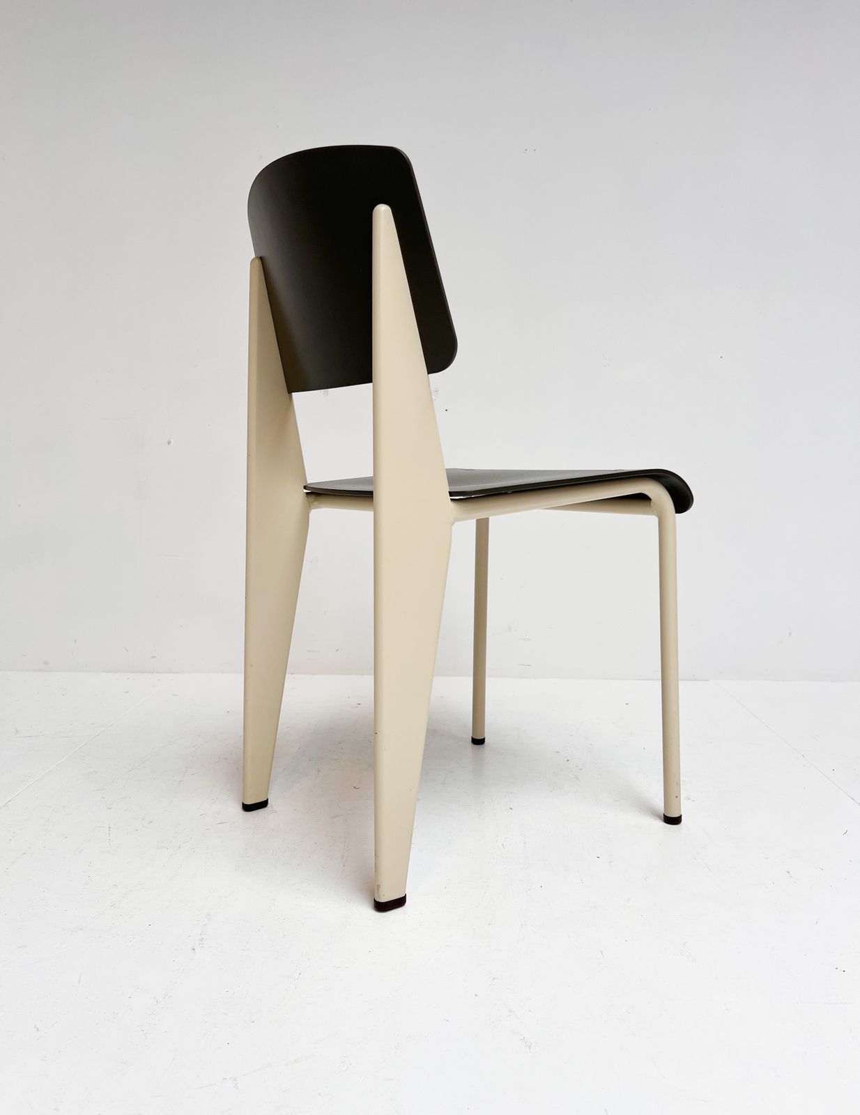 580.0 Vitra Standard Chair By Jean Prouvé (Per Piece), 2019 photo