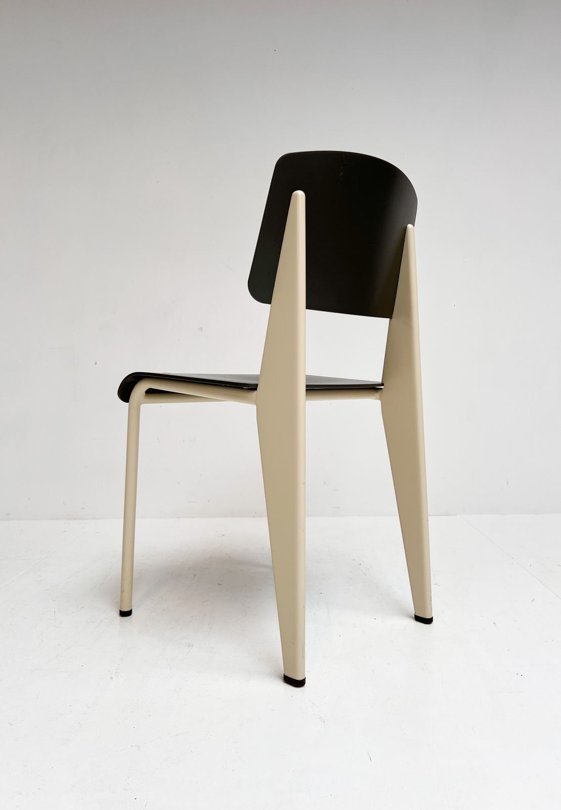 photo vintage Vitra Standard Chair By Jean Prouvé (Per Piece), 2019