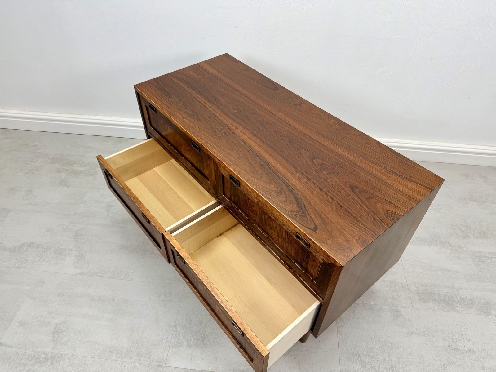 photo furniture Danish Rosewood Chest Of Drawers