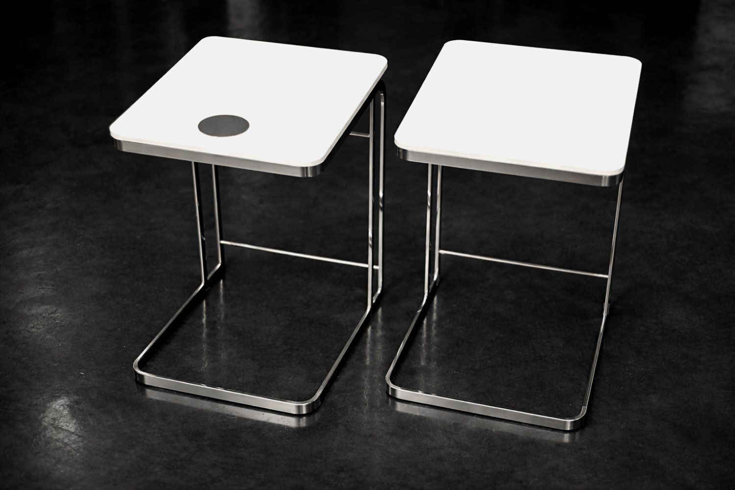 photo for sale Vintage Italiaanse Witte Salontafels Van Antonio Citterio Voor Flexform, 1997, Set Van 2