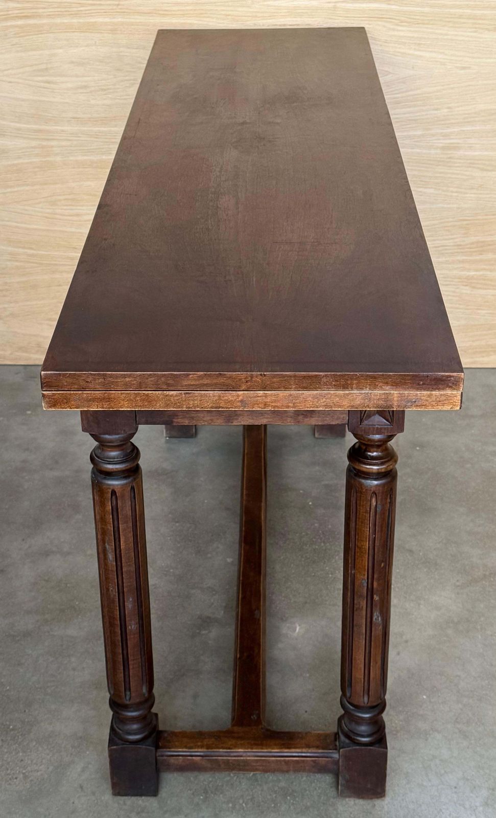photo furniture Table console espagnole du XXe siècle à abattant, avec entretoise en bois
